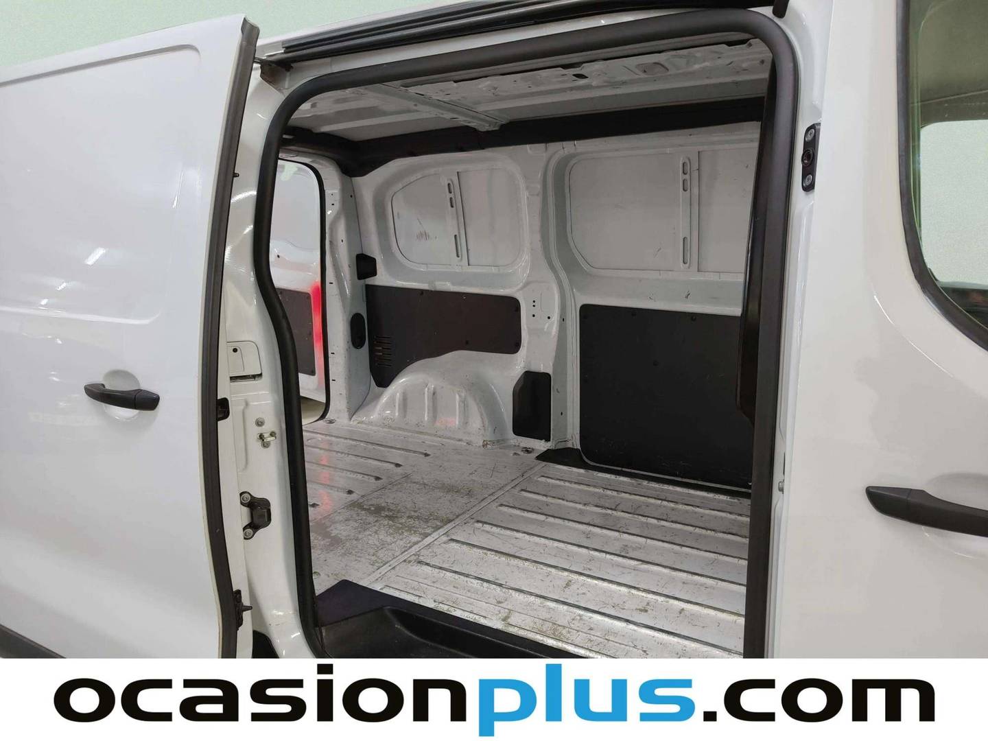 Foto asientos traseros Opel Vivaro-e Opel Vivaro-e Furgon BEV 230 M Standard Select (136 CV)
