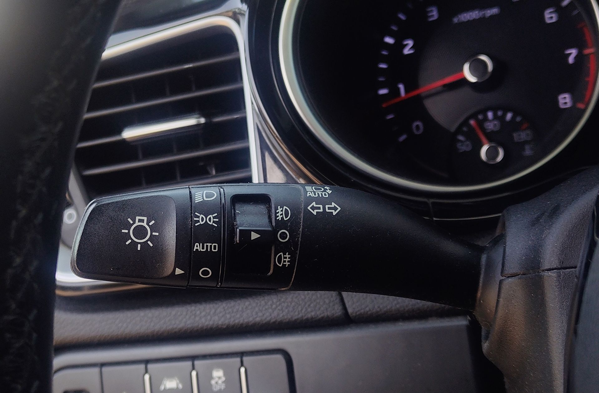 Kia XCeed 1.4 T-GDi Tech - foto 29