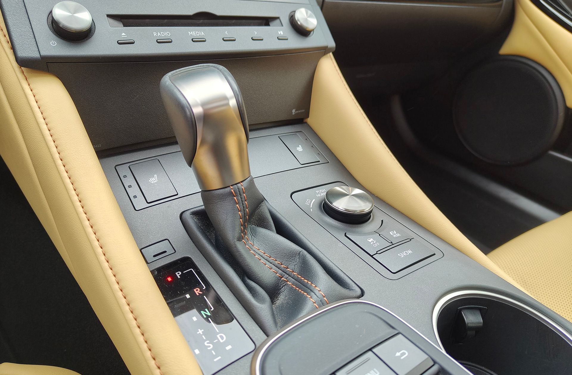 Lexus RC 300h Executive - foto 5