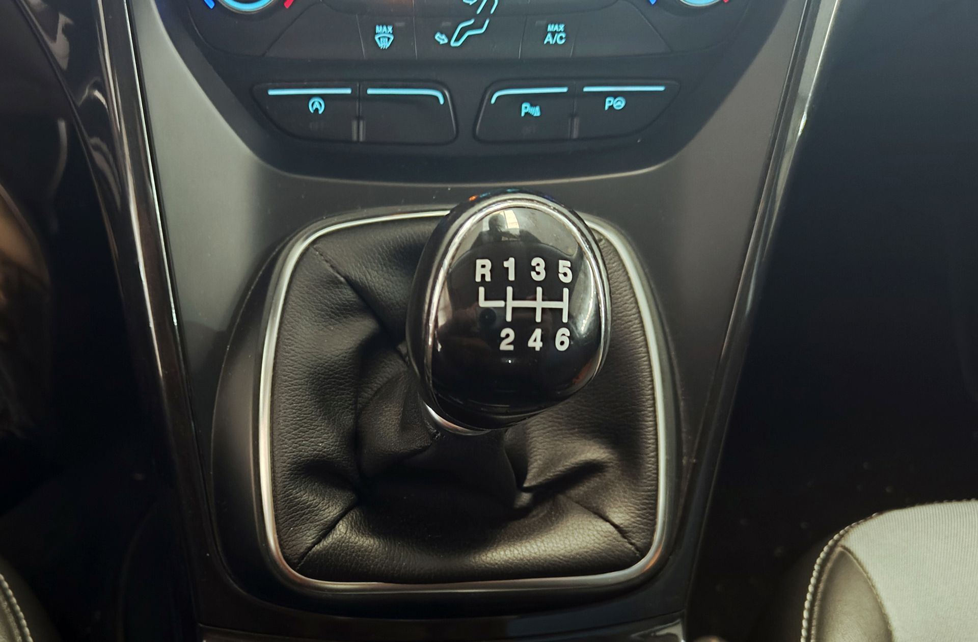 Ford Kuga 1.5 TDCi Titanium 4x2 - foto 5