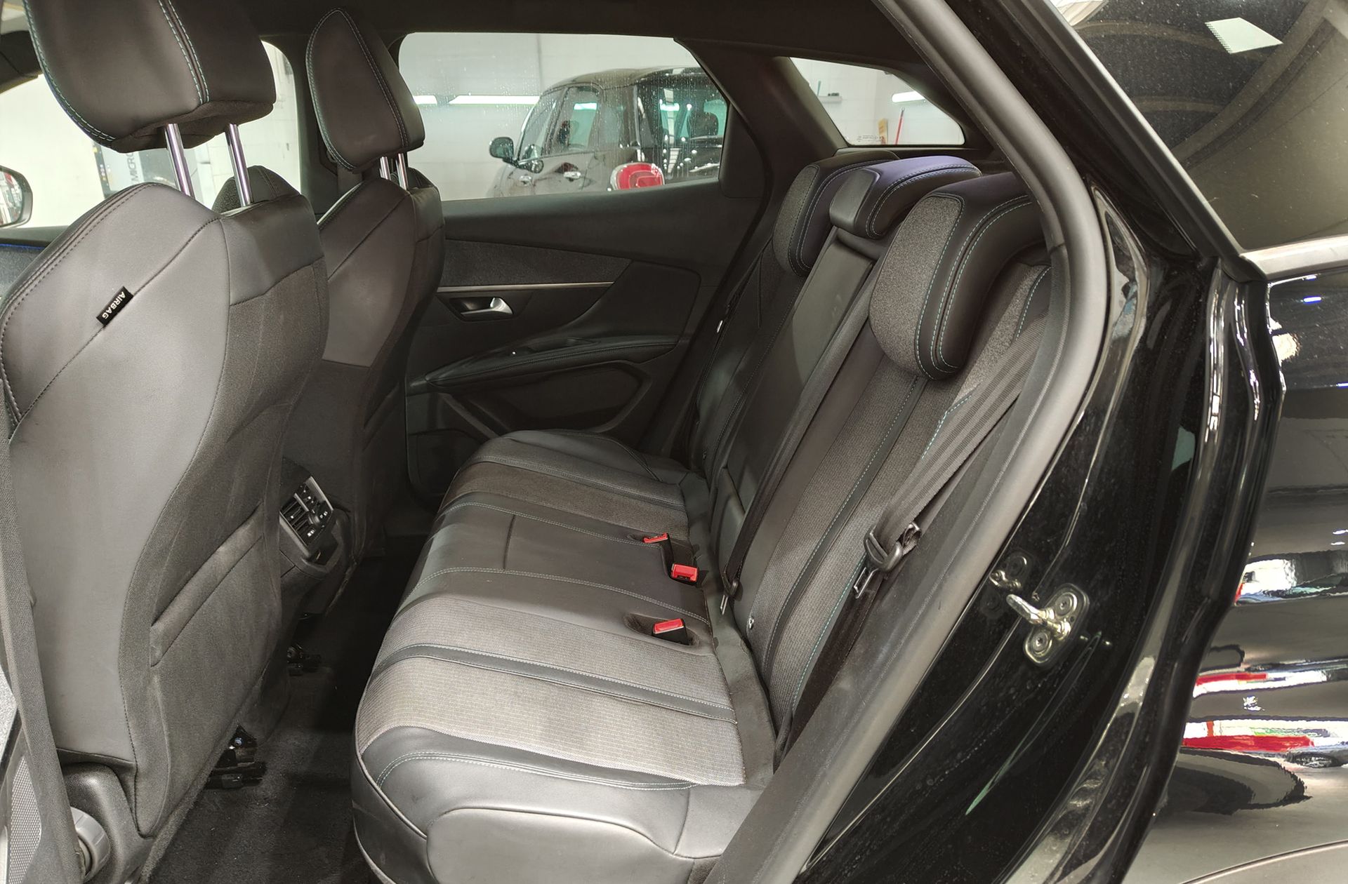 Peugeot 3008 300 Allure Pack e-EAT8 - foto 13