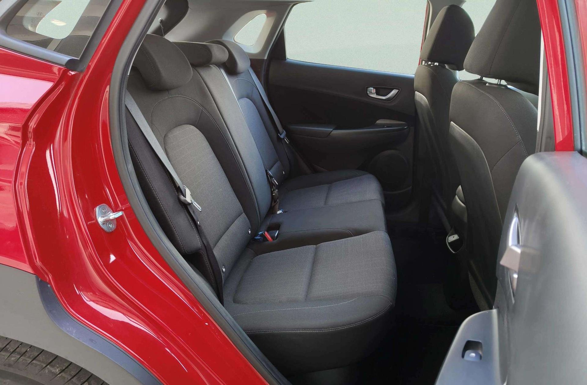 Hyundai Kona 1.6 GDI HEV Maxx DCT - foto 19