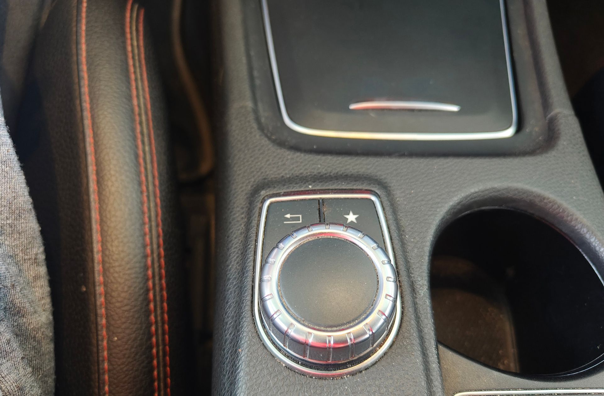 Mercedes-Benz GLA 180 Pack AMG - foto 26