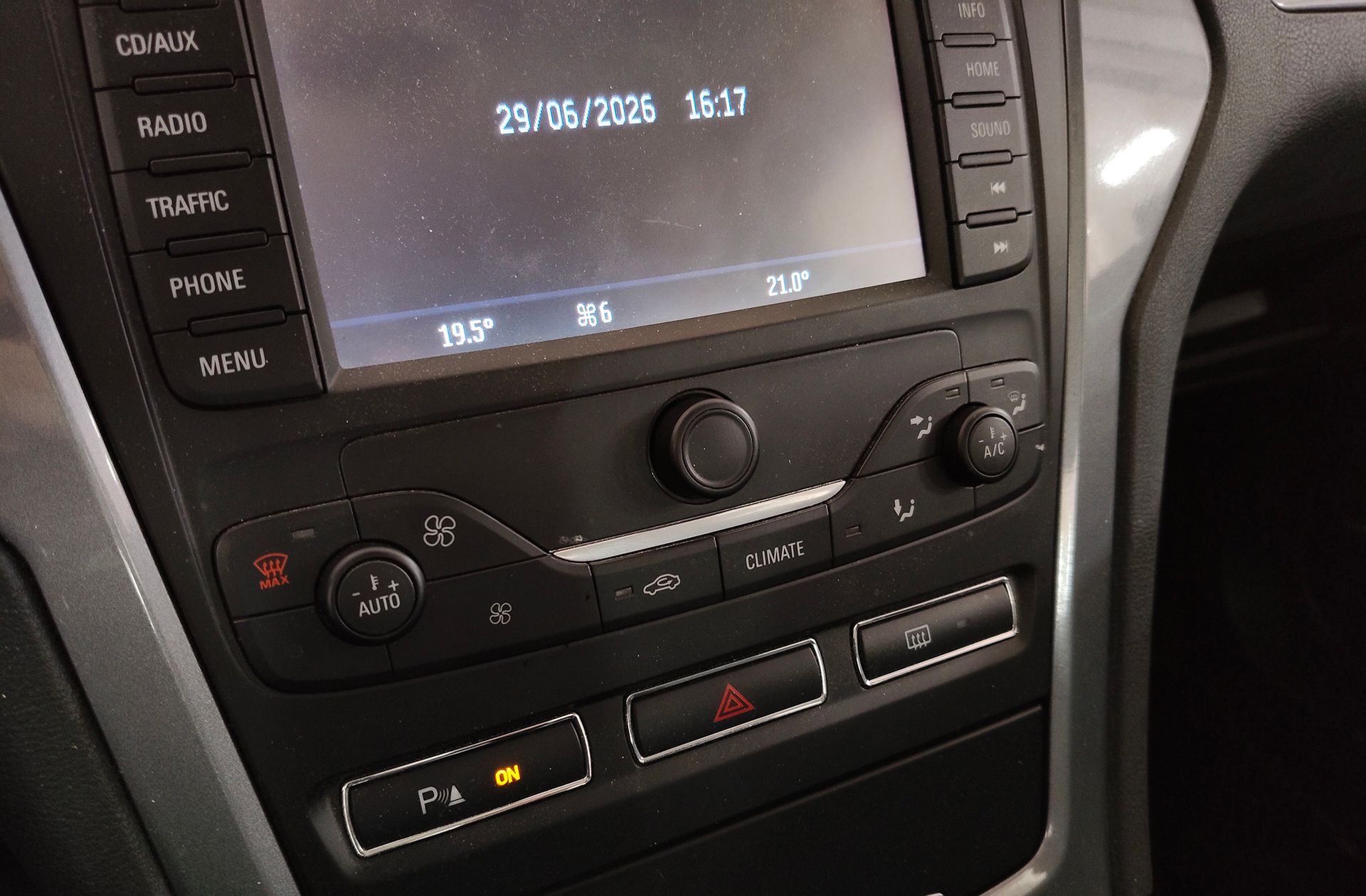 Ford Mondeo 2.0 TDCi Limited Edition - foto 30