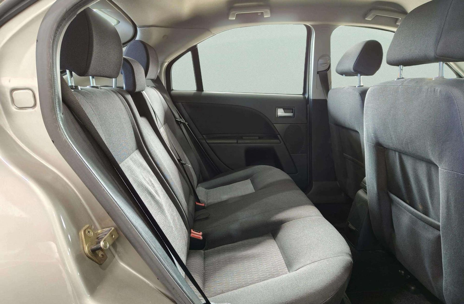 Ford Mondeo 2.0 TDCi Trend - foto 13