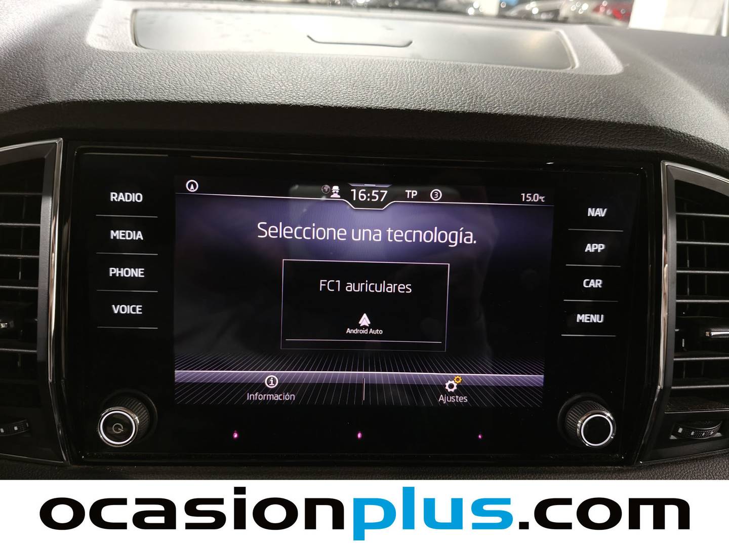 Foto Skoda Karoq Skoda Karoq 1.5 TSI ACT Ambition (150 CV)