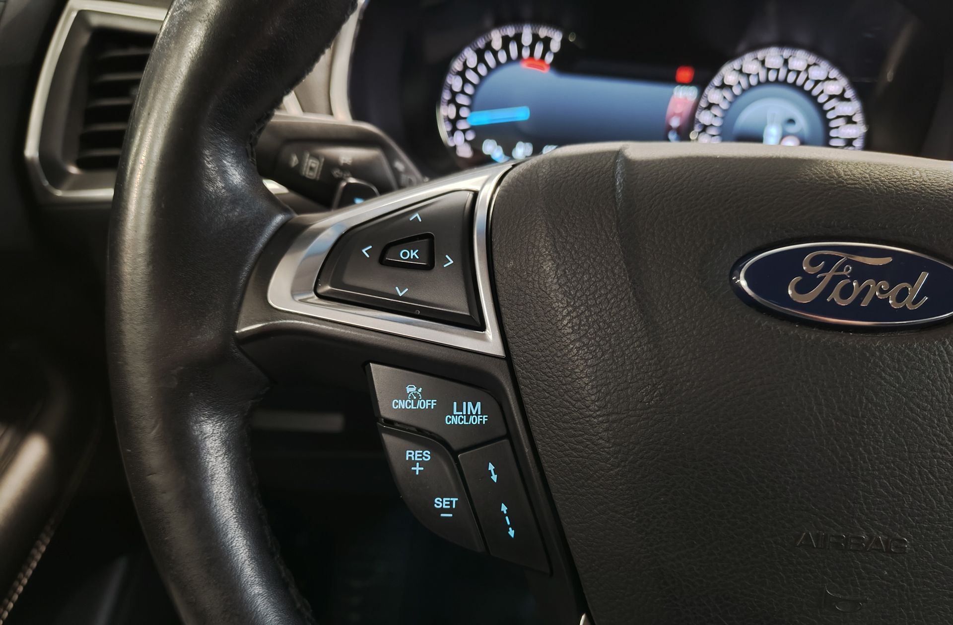 Ford Edge 2.0 TDCi Titanium 4WD PowerShift - foto 28