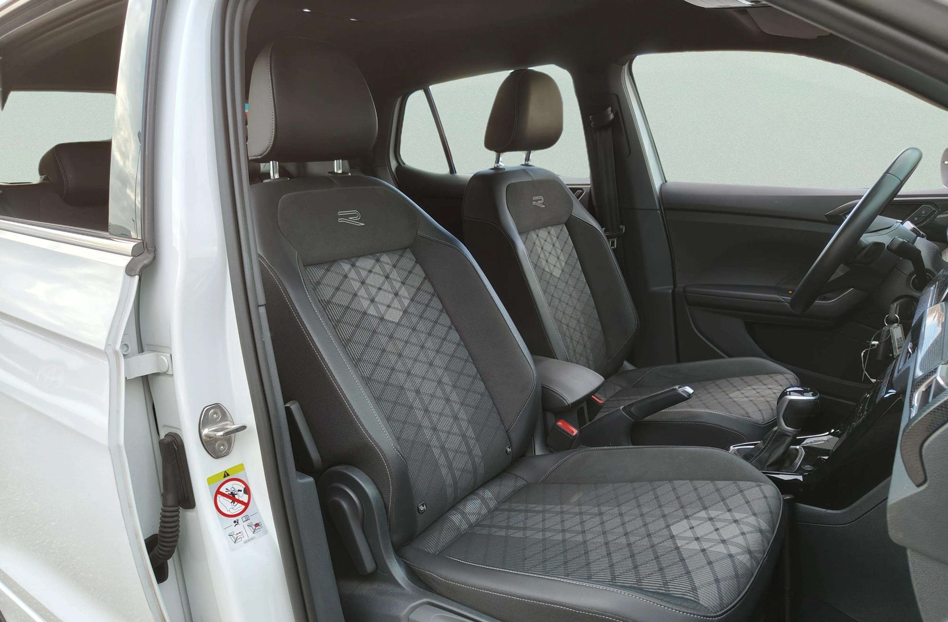 Volkswagen T-Cross R-Line 1.0 TSI DSG - foto 21
