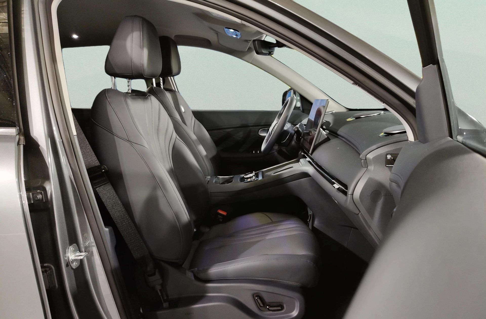Geely Starray EM-i 1.5 PHEV Pro - foto 25