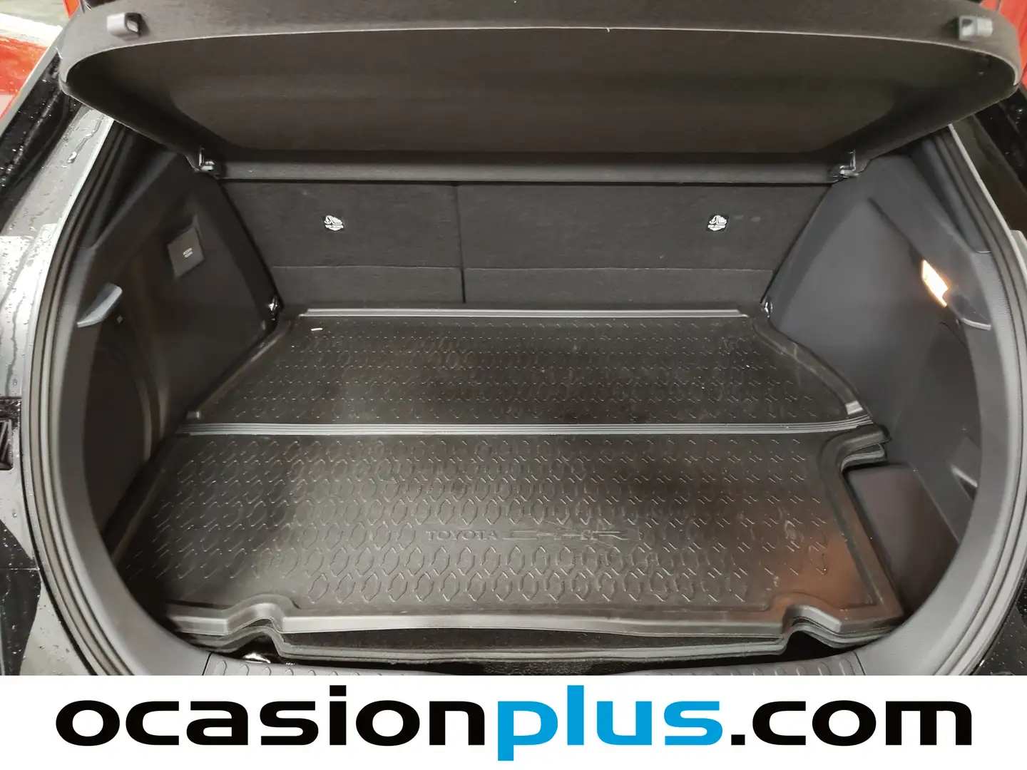 Foto Toyota C-HR TOYOTA C-HR 220PH GR Sport (223 CV)