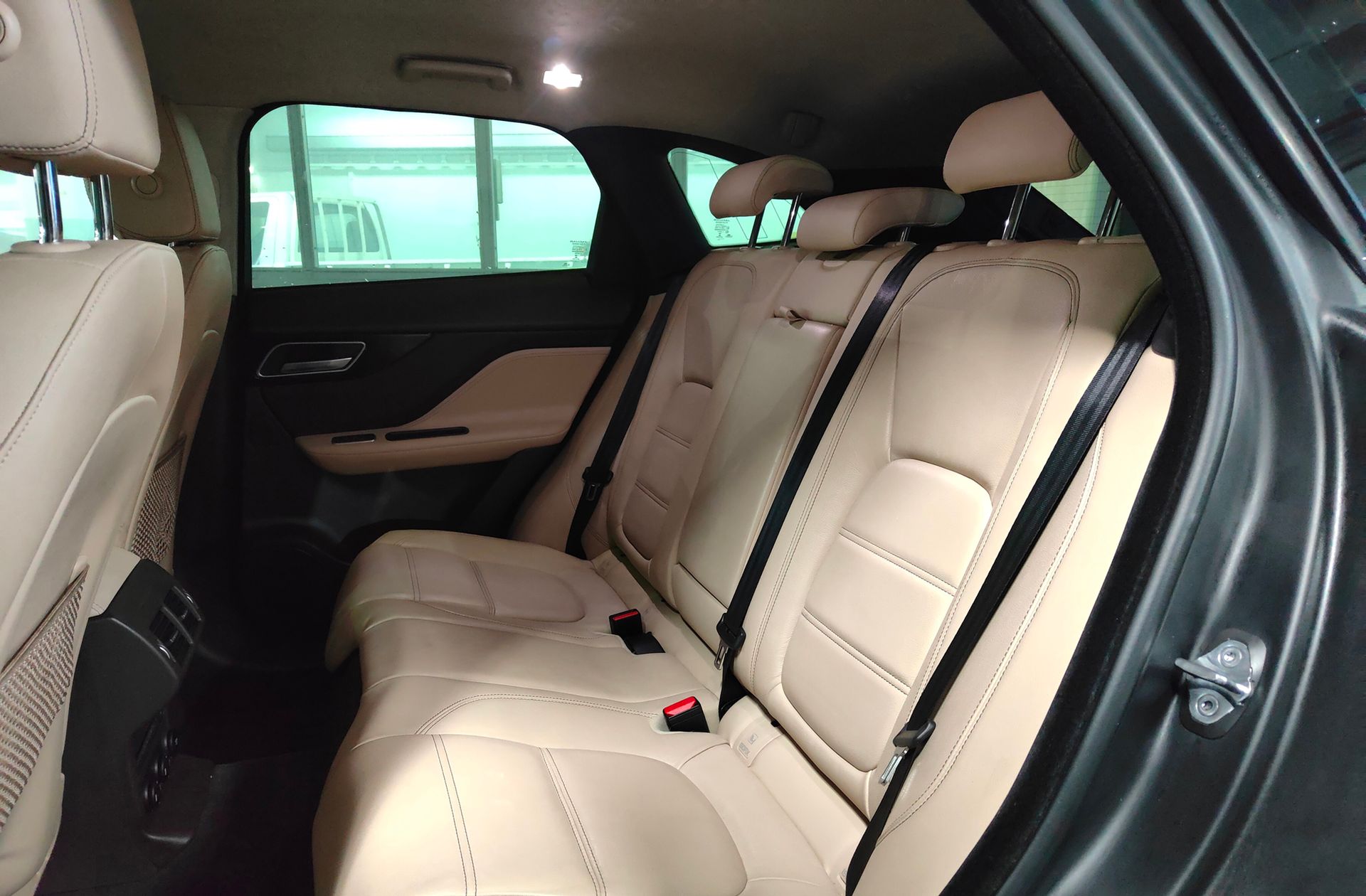 Jaguar F-Pace 2.0T i4 Prestige AWD - foto 14