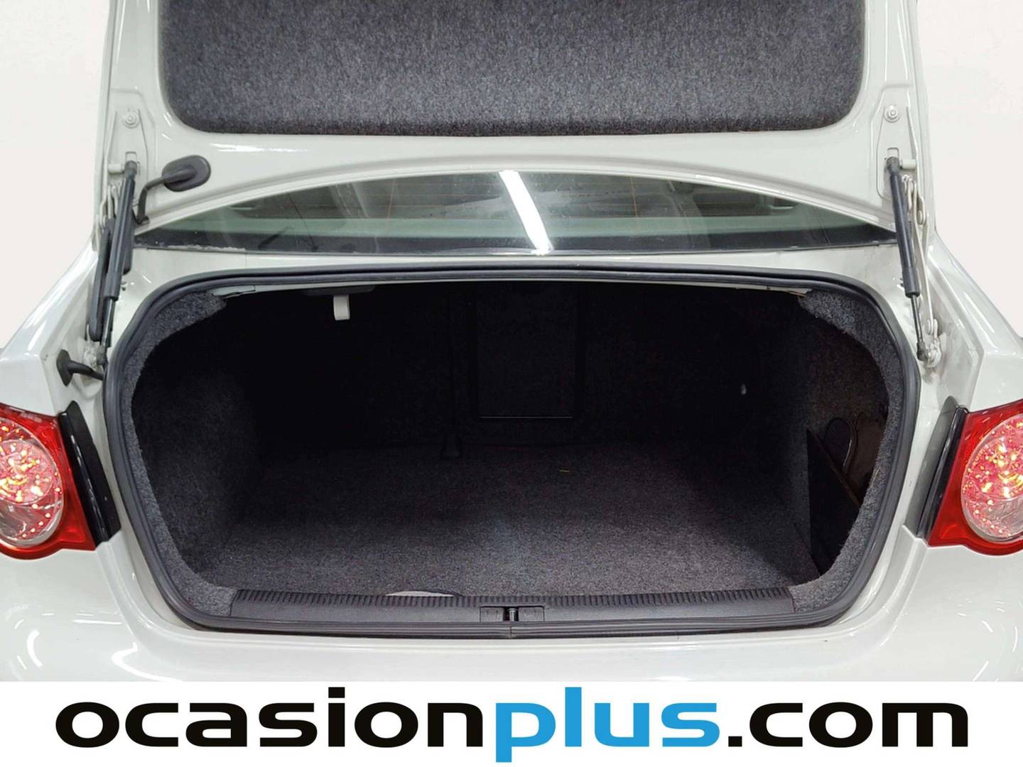 Fotos maletero Volkswagen Jetta Volkswagen Jetta Highline 1.6 TDI  (105 CV)