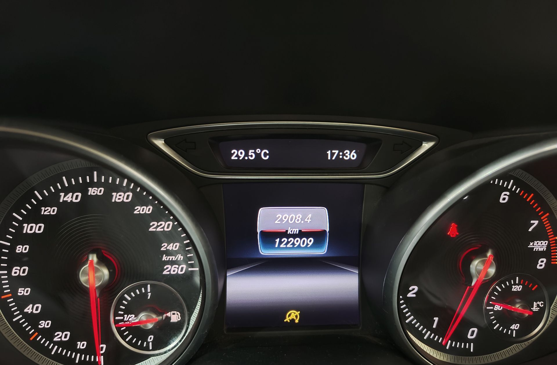Mercedes-Benz CLA 200 - foto 19