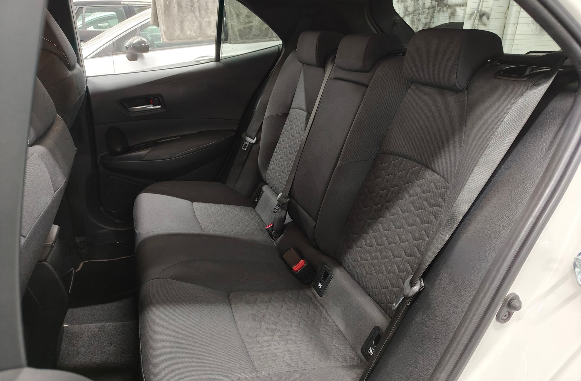 Toyota Corolla 180H Feel! E-CVT - foto 12