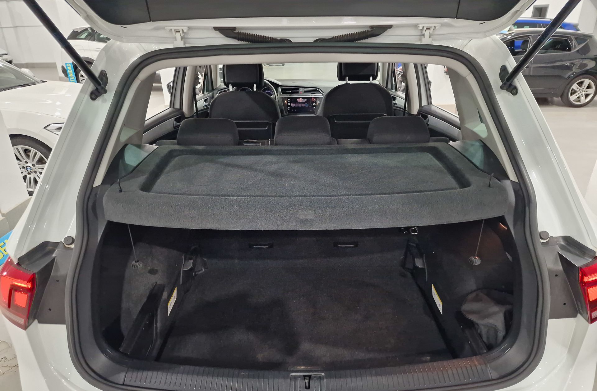 Volkswagen Tiguan Advance 2.0 TDI Pack R-Line - foto 19