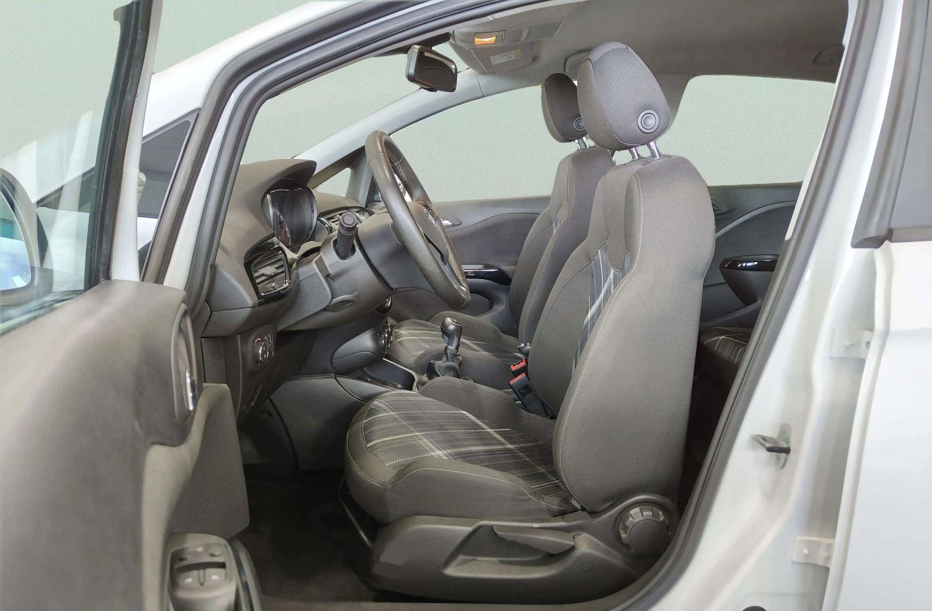 Opel Corsa 1.4 GLP Design Line - foto 11