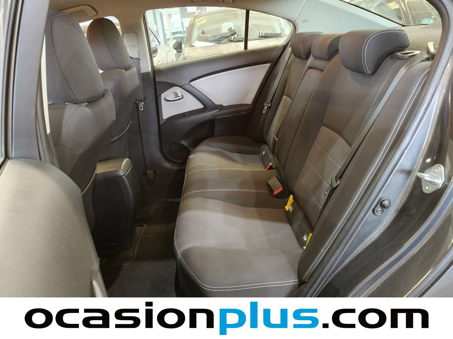 Foto asientos traseros Toyota Avensis Toyota Avensis 150D Business Advance (143 CV)