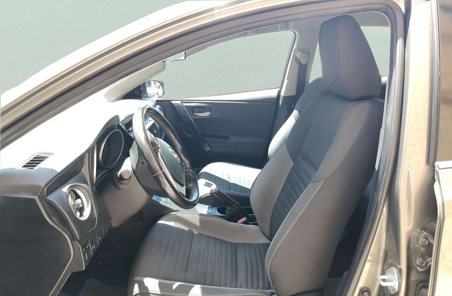 Toyota Auris 1.8 Hybrid Active - foto 13