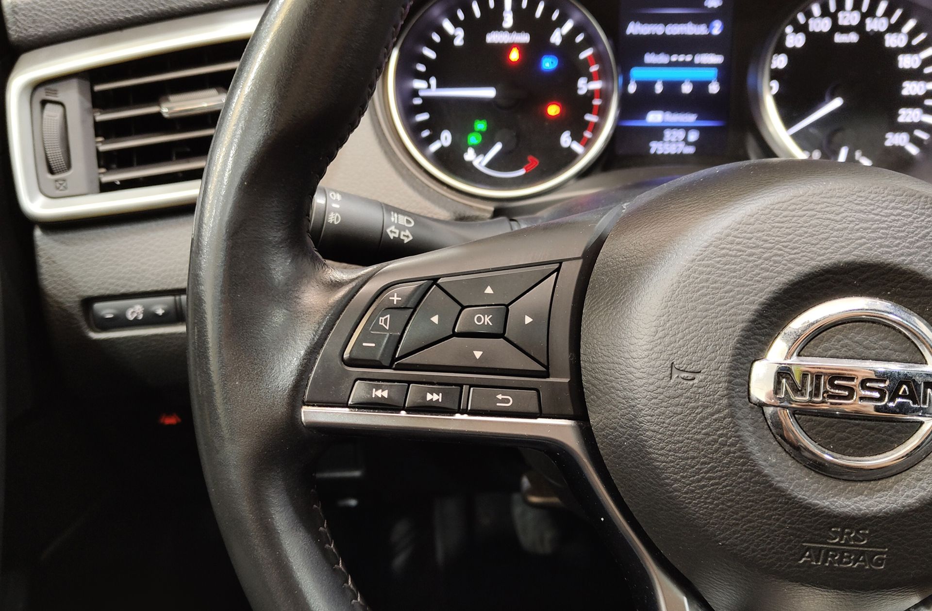 Nissan Qashqai dCi 150 Tekna+ - foto 34