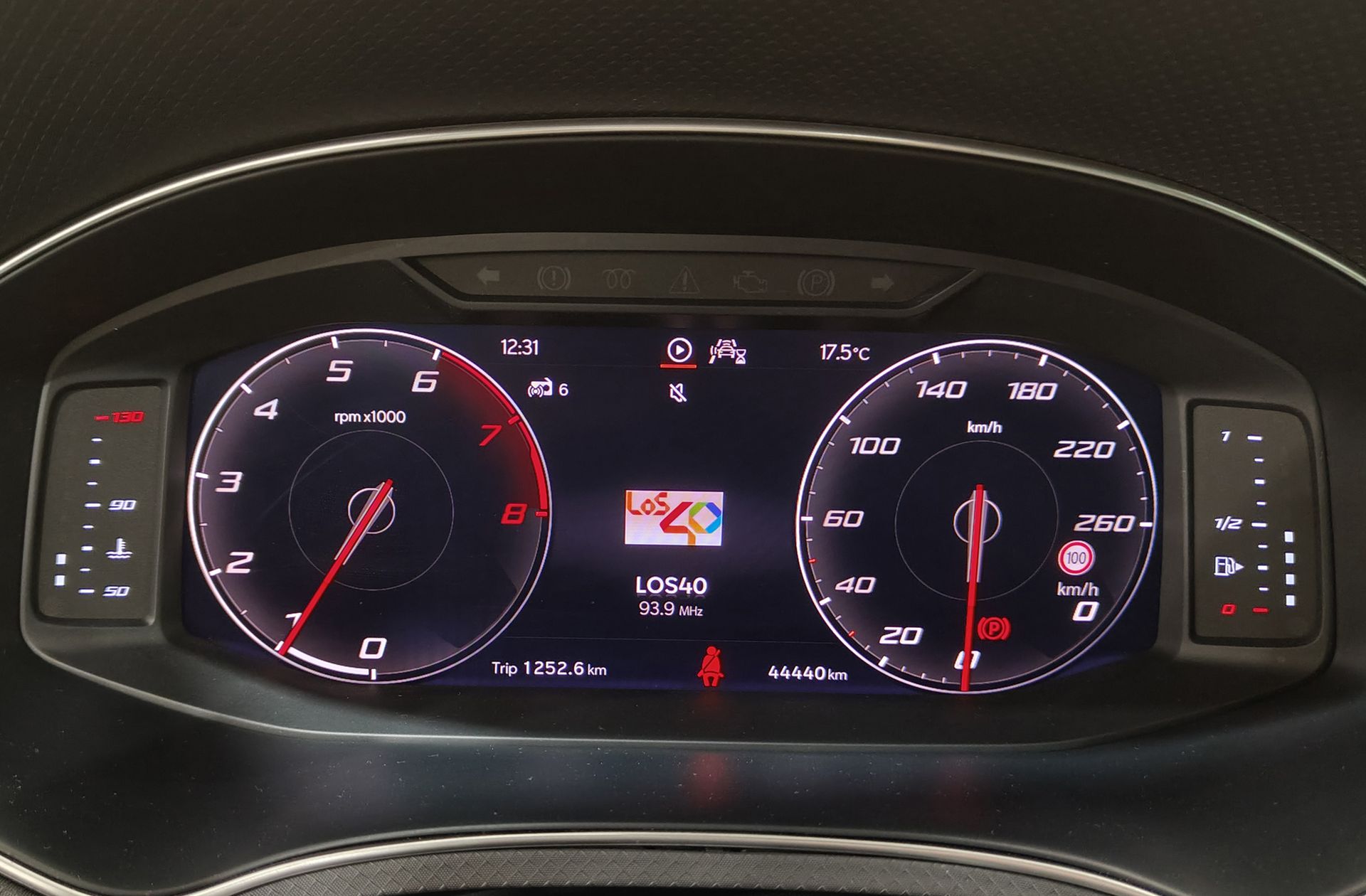 SEAT Arona 1.0 TSI FR - foto 25