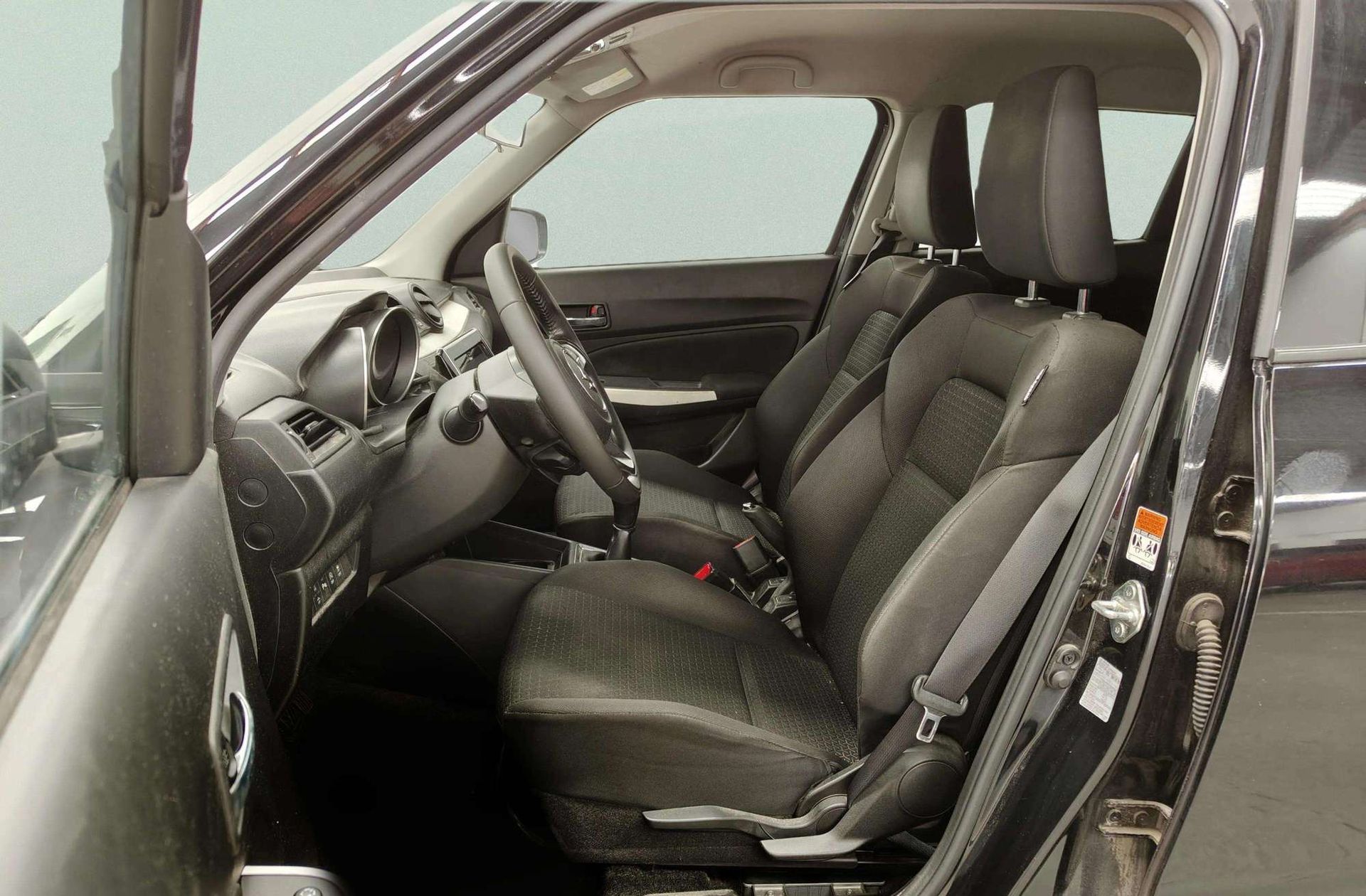 Suzuki Swift 1.2 GLE Mild Hybrid - foto 12