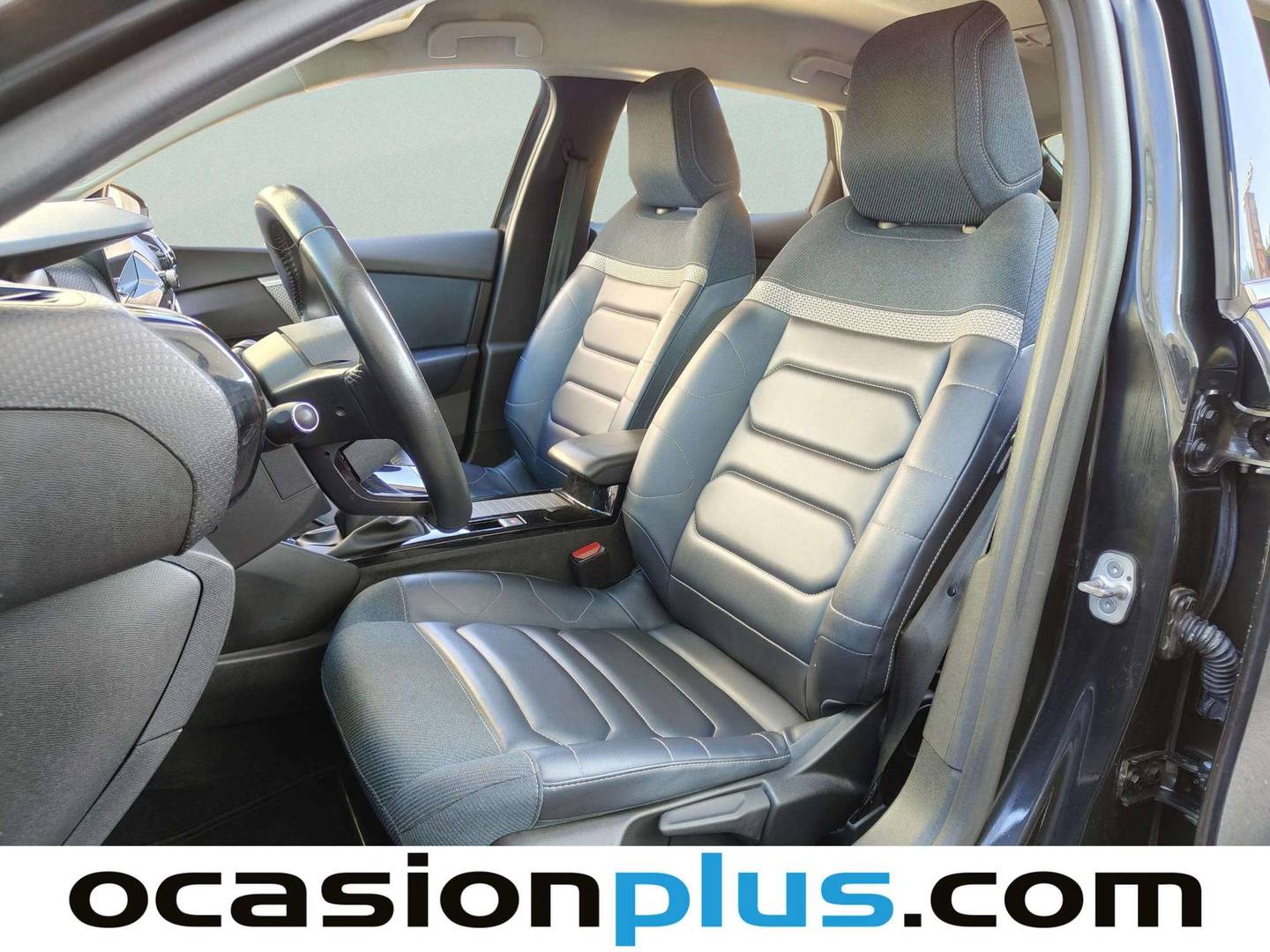 Foto asientos delanteros Citroën C4 Citroën C4 PureTech 130 S&S 6v Feel Pack (130 CV)