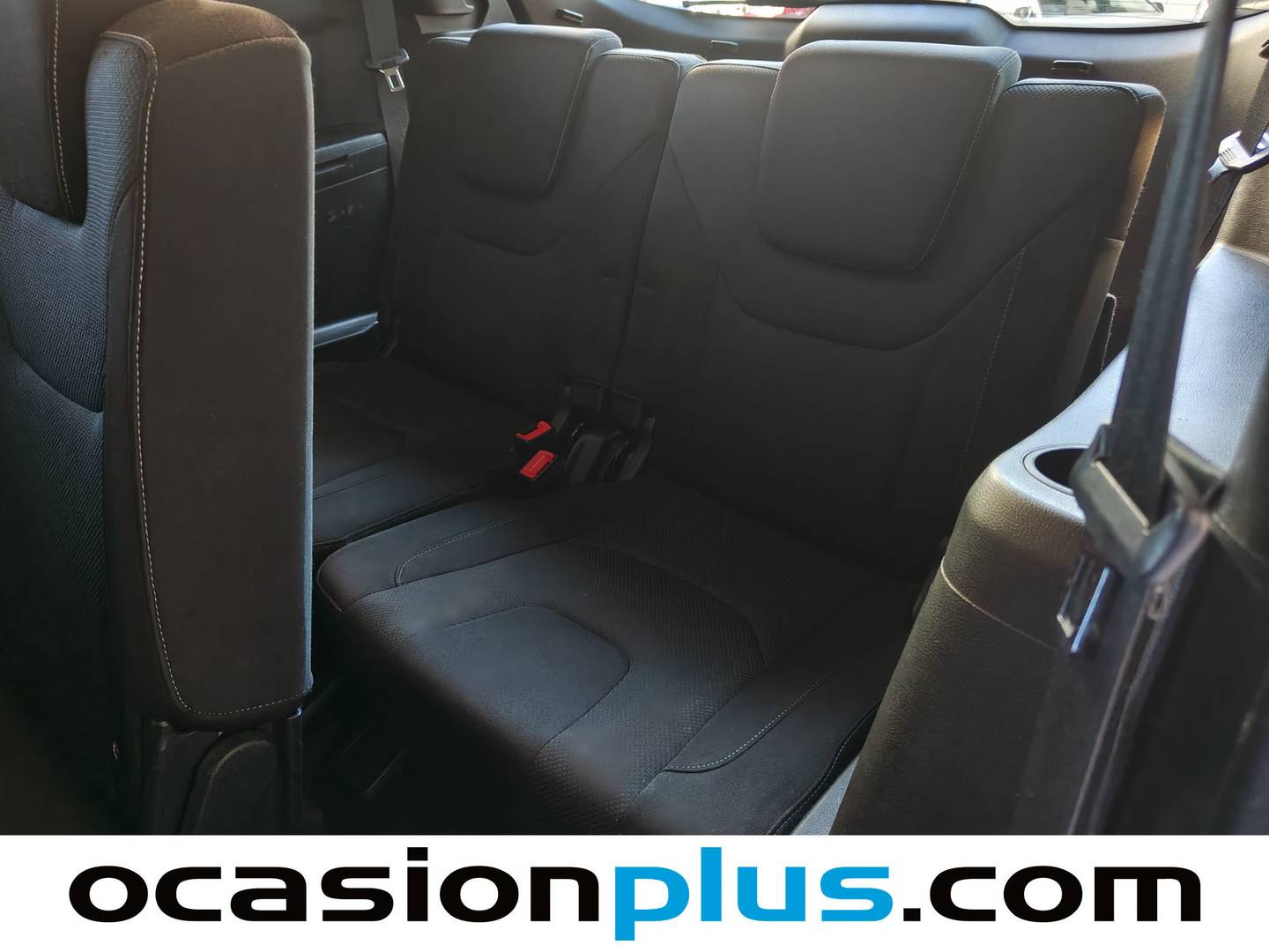 Extras y acabados del Ford S-MAX Ford S-Max 2.5 Duratec FHEV Titanium (190 CV)