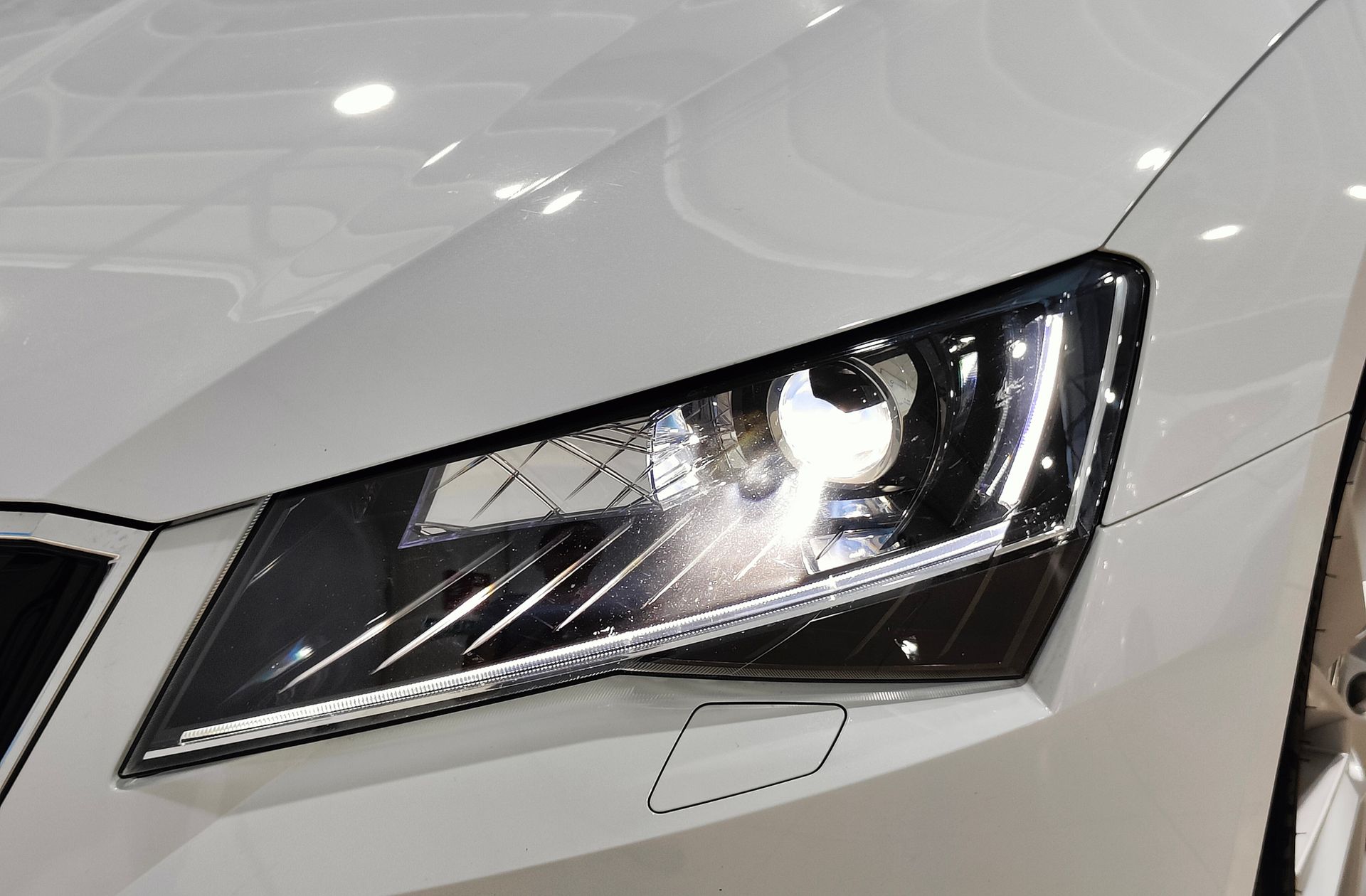Škoda Superb 1.4 TSI Ambition - foto 14