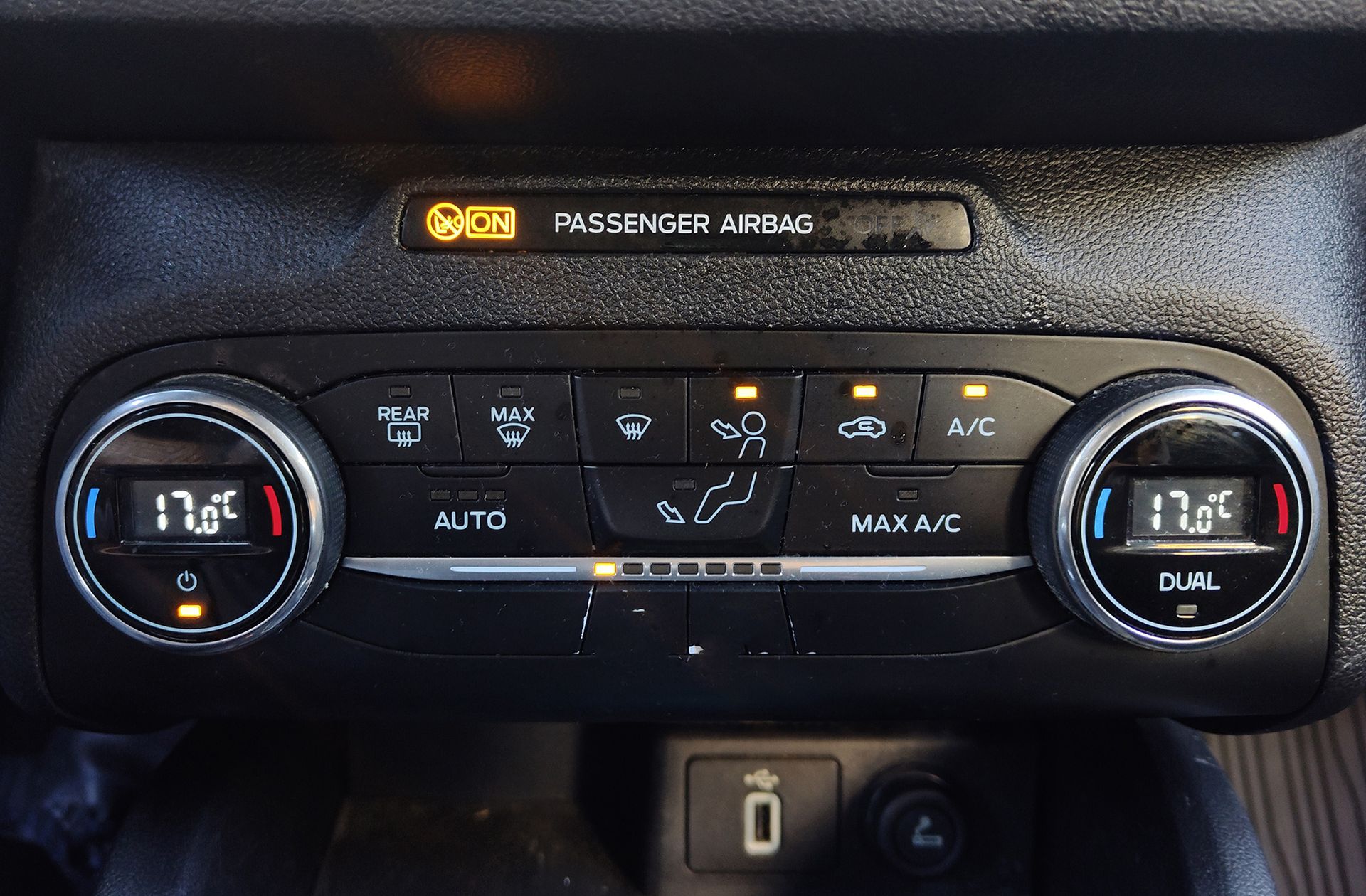 Ford Focus 1.0 EcoBoost Active - foto 34