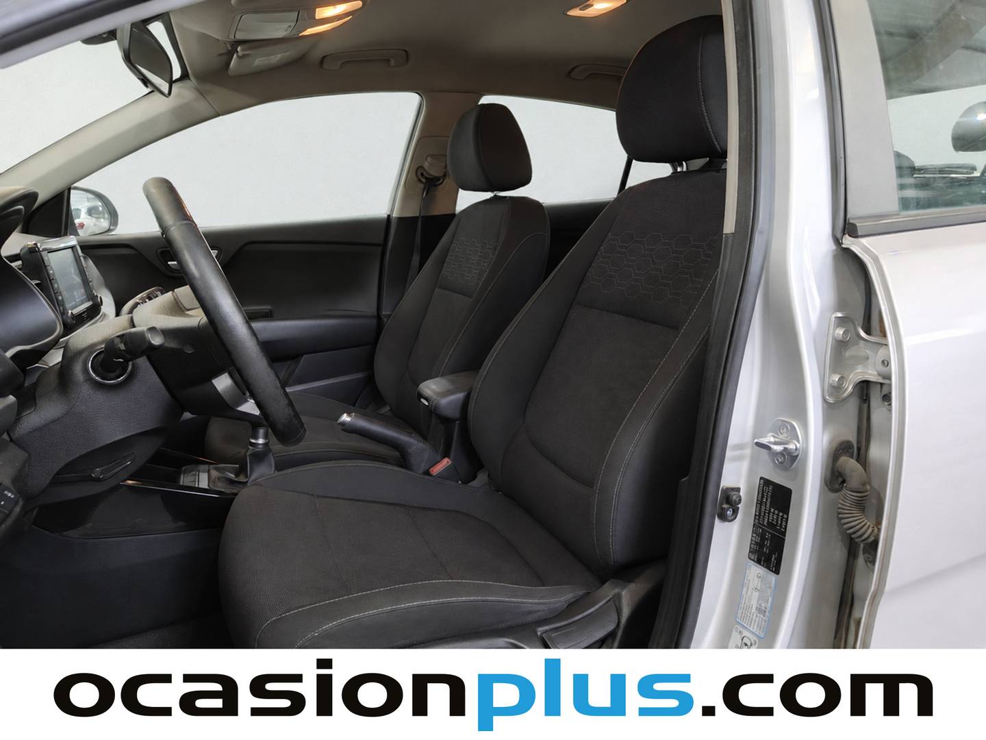 Foto asientos delanteros KIA Rio KIA Rio 1.2 CVVT Drive (84 CV)