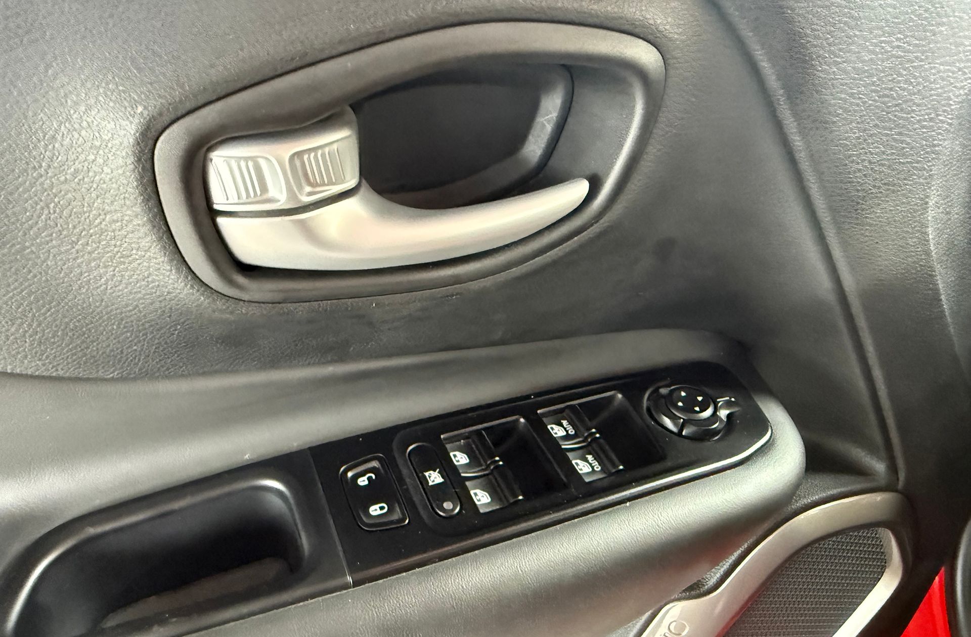 Jeep Renegade eHybrid Longitude ATX - foto 27