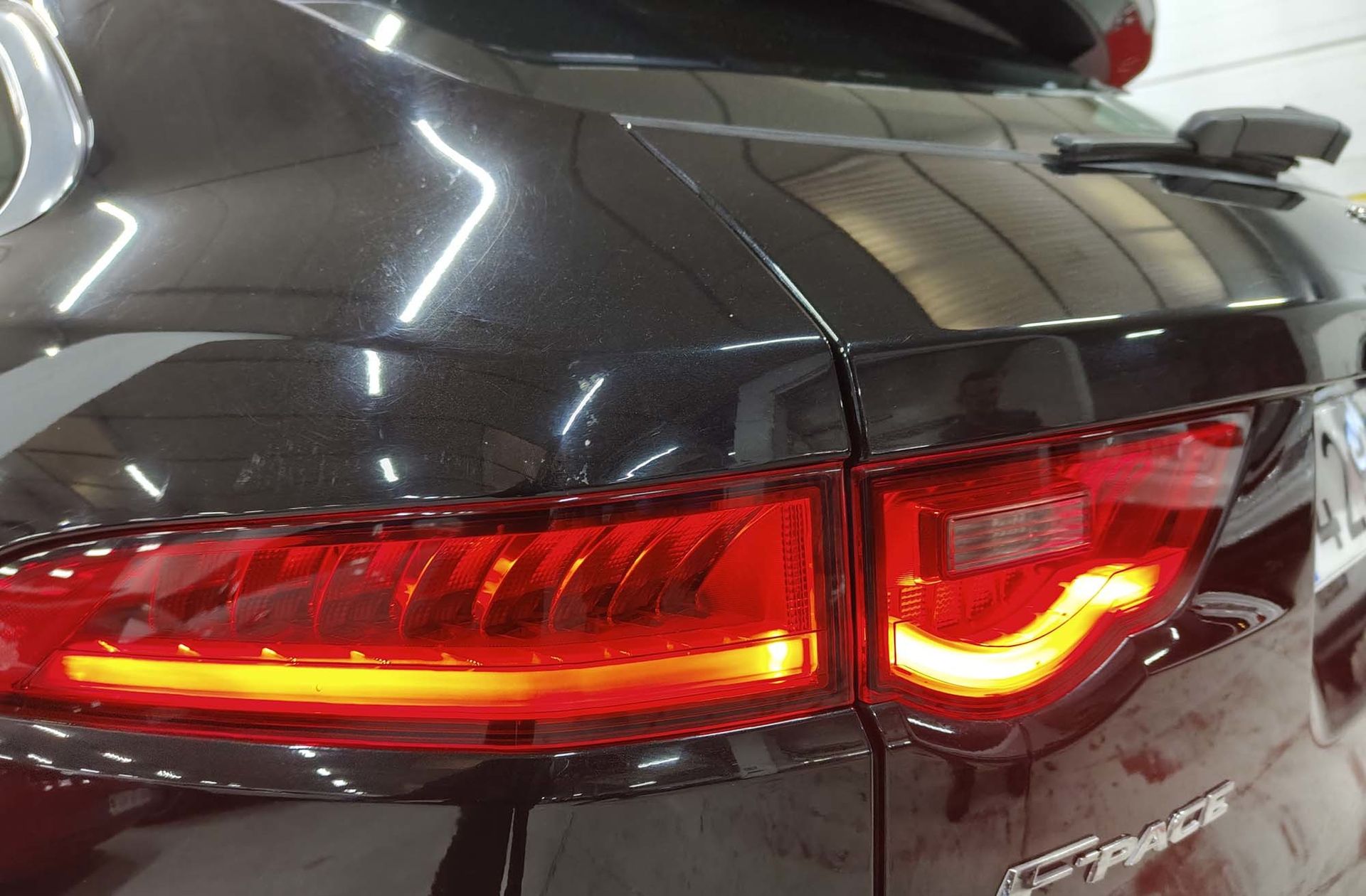 Jaguar F-Pace 2.0T i4 Prestige AWD - foto 16