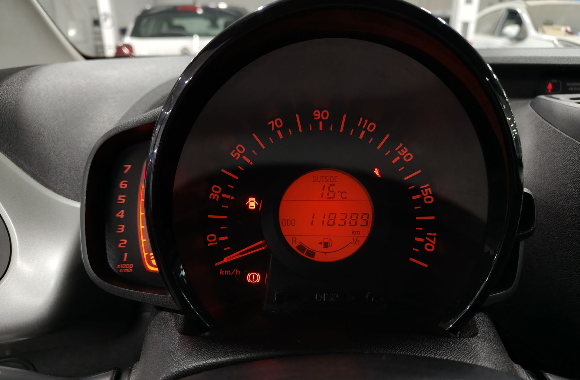 Toyota Aygo 1.0 70 x-play - foto 21
