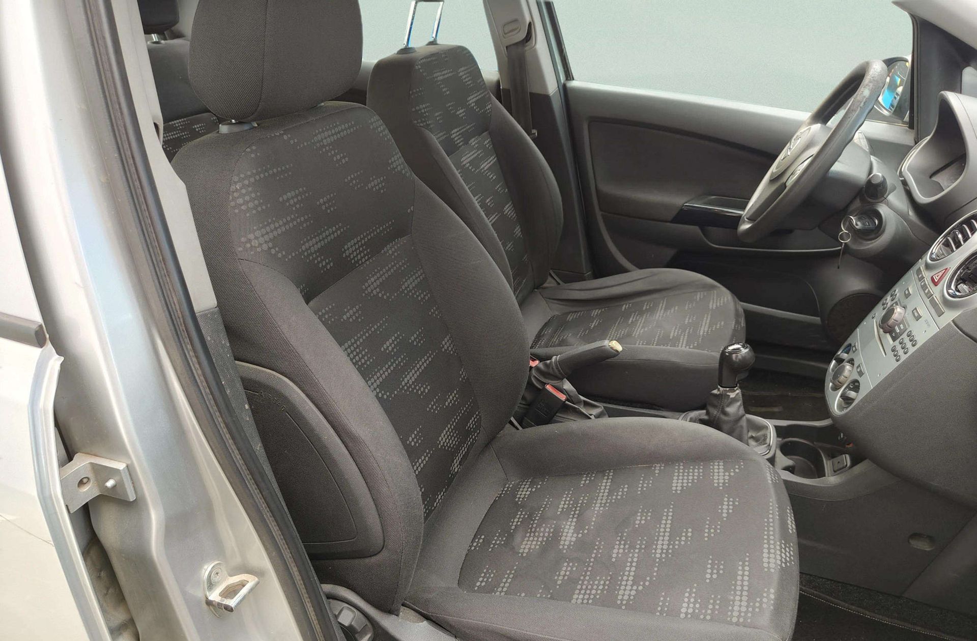 Opel Corsa 1.3 CDTi Expression - foto 14