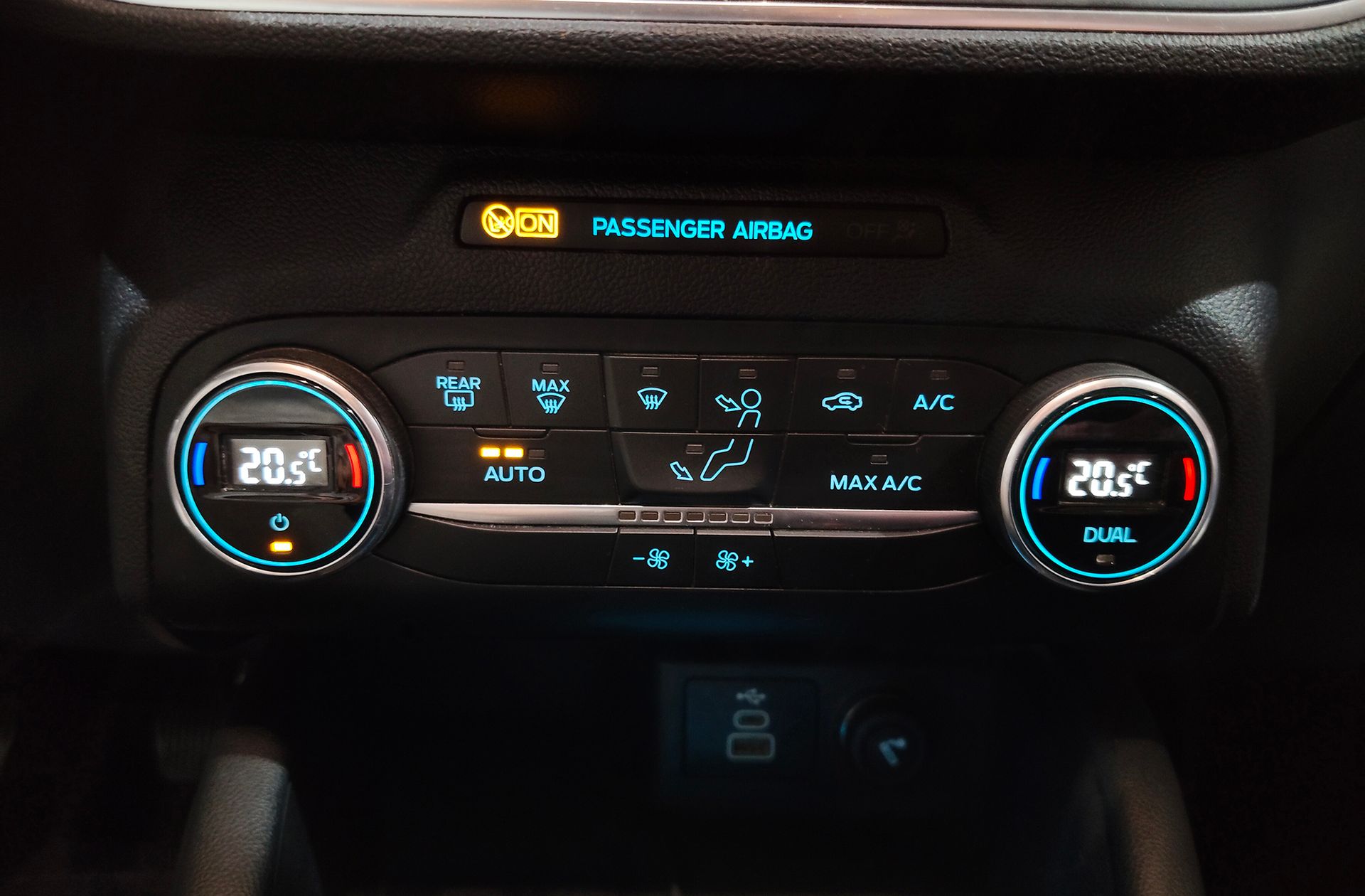 Ford Kuga 1.5 EcoBlue Titanium - foto 32
