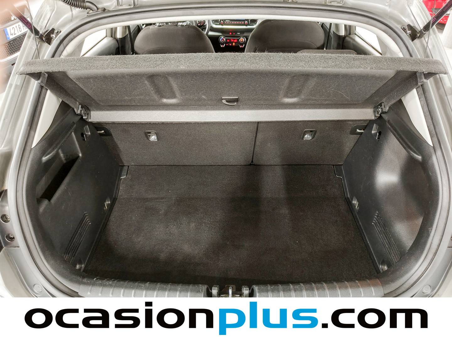 Foto KIA Stonic Kia Stonic 1.0 T-GDi MHEV Drive DCT (120 CV)