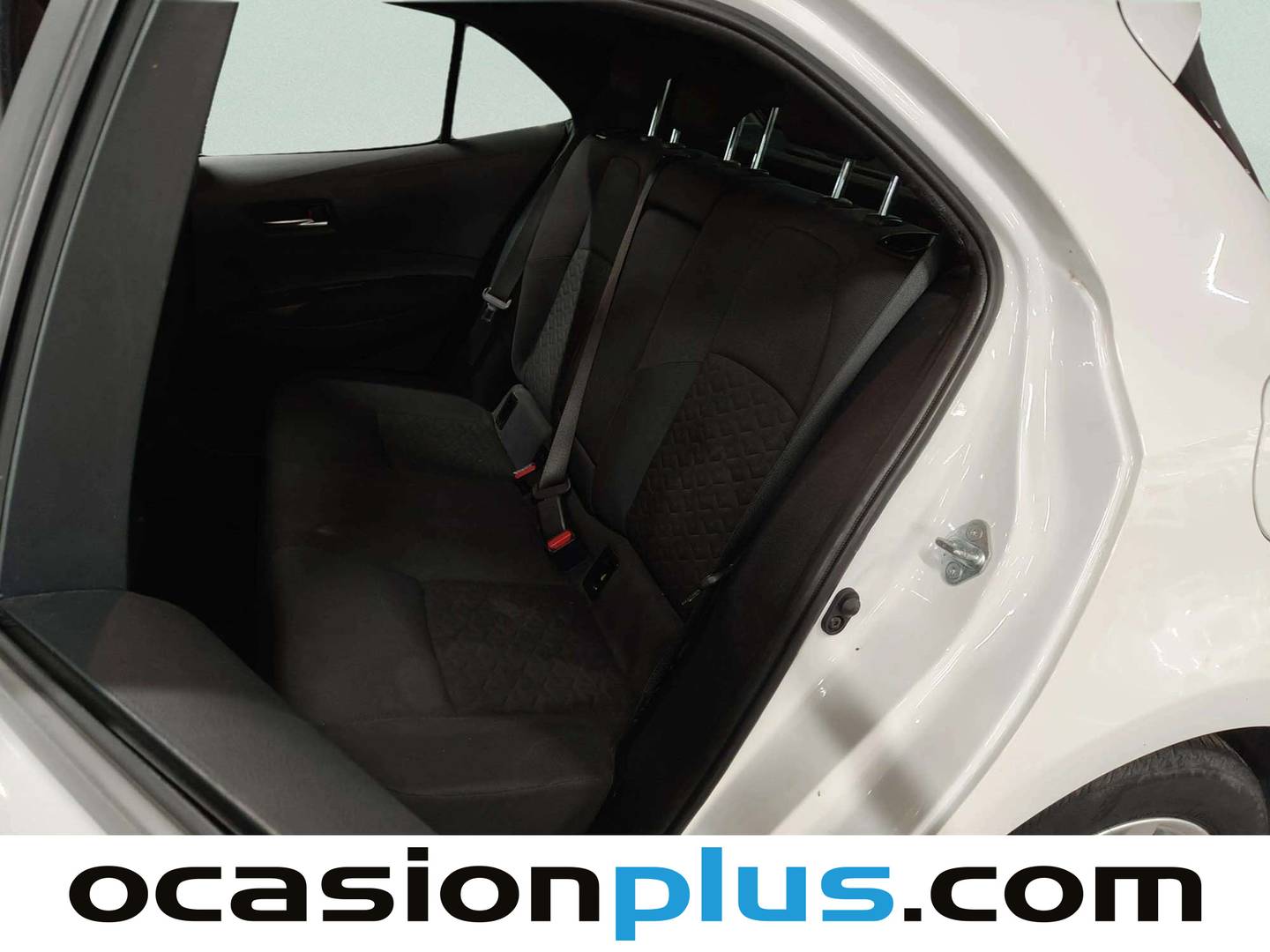 Foto asientos traseros Toyota Corolla Toyota Corolla 1.8 125 Híbrido Active Tech E-CVT (122 CV)