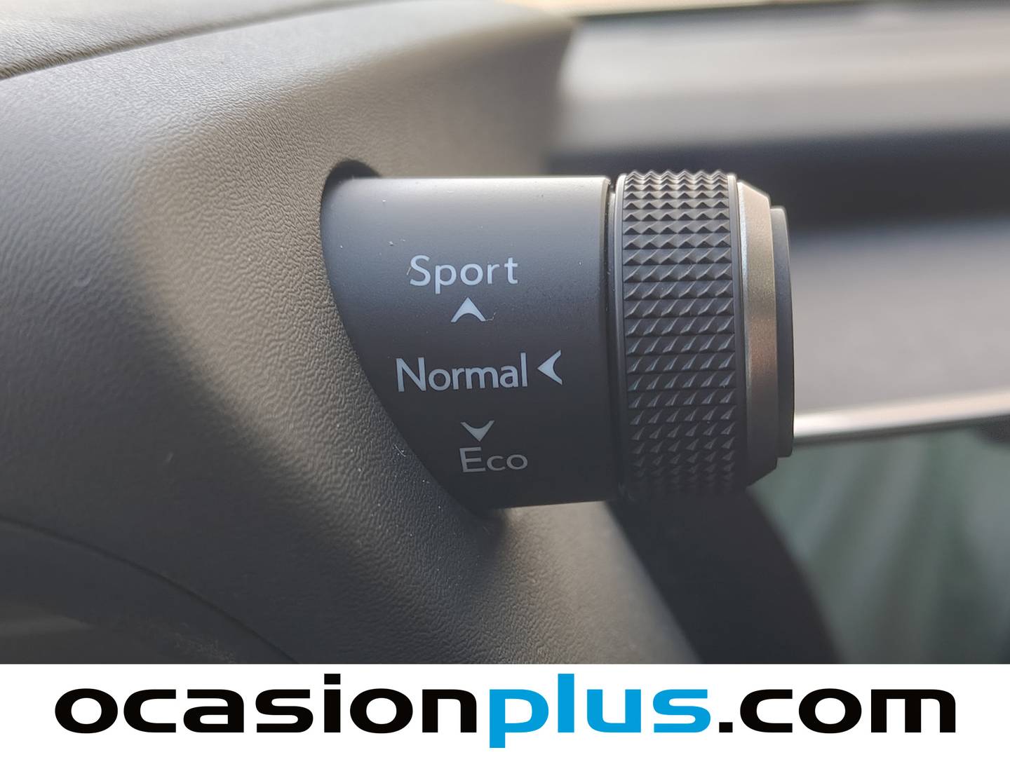 Foto Lexus UX Lexus UX 250h Business 2WD (184 CV)