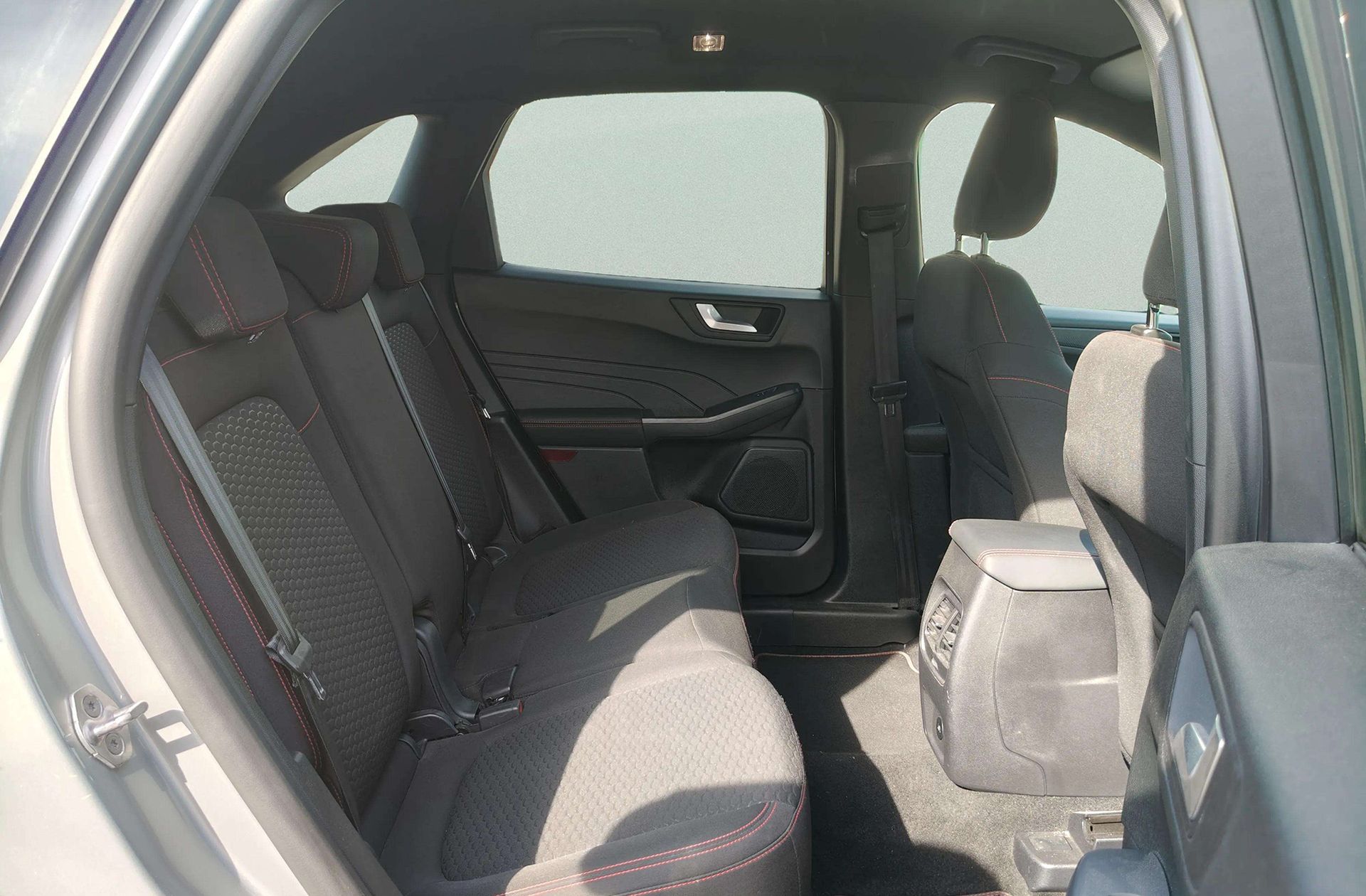 Ford Kuga 1.5T EcoBoost ST-Line 4x2 - foto 22