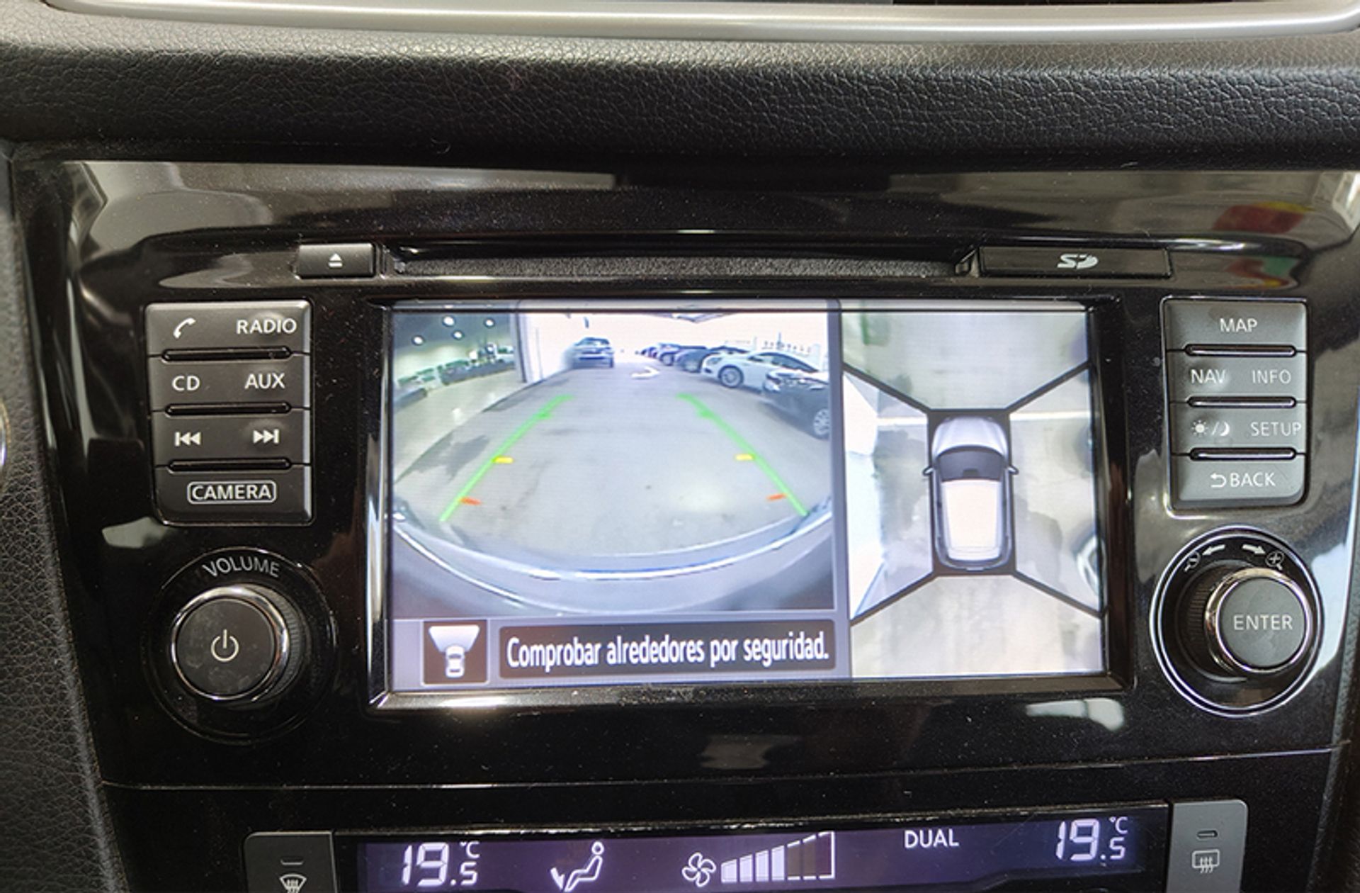 Nissan Qashqai 1.6 dCi N-Connecta 4x2 XTronic - foto 9