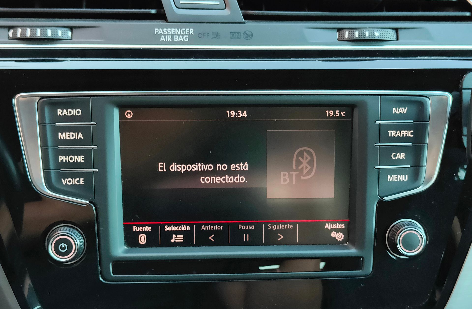 Volkswagen Touran Advance 2.0 TDI - foto 32