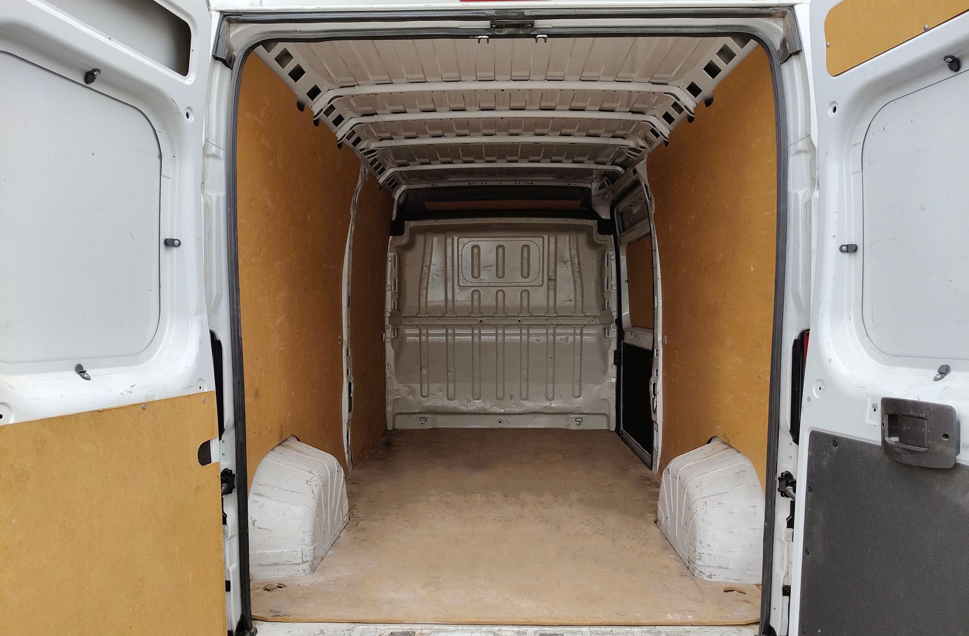 Peugeot Boxer Furgon BlueHDi 140 335 L3H2 - foto 12