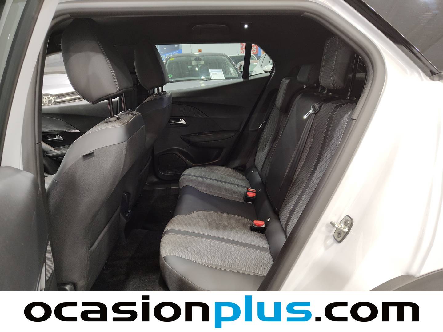 Foto Peugeot 2008 Peugeot 2008 Allure Hybrid eDCS6 (136 CV)