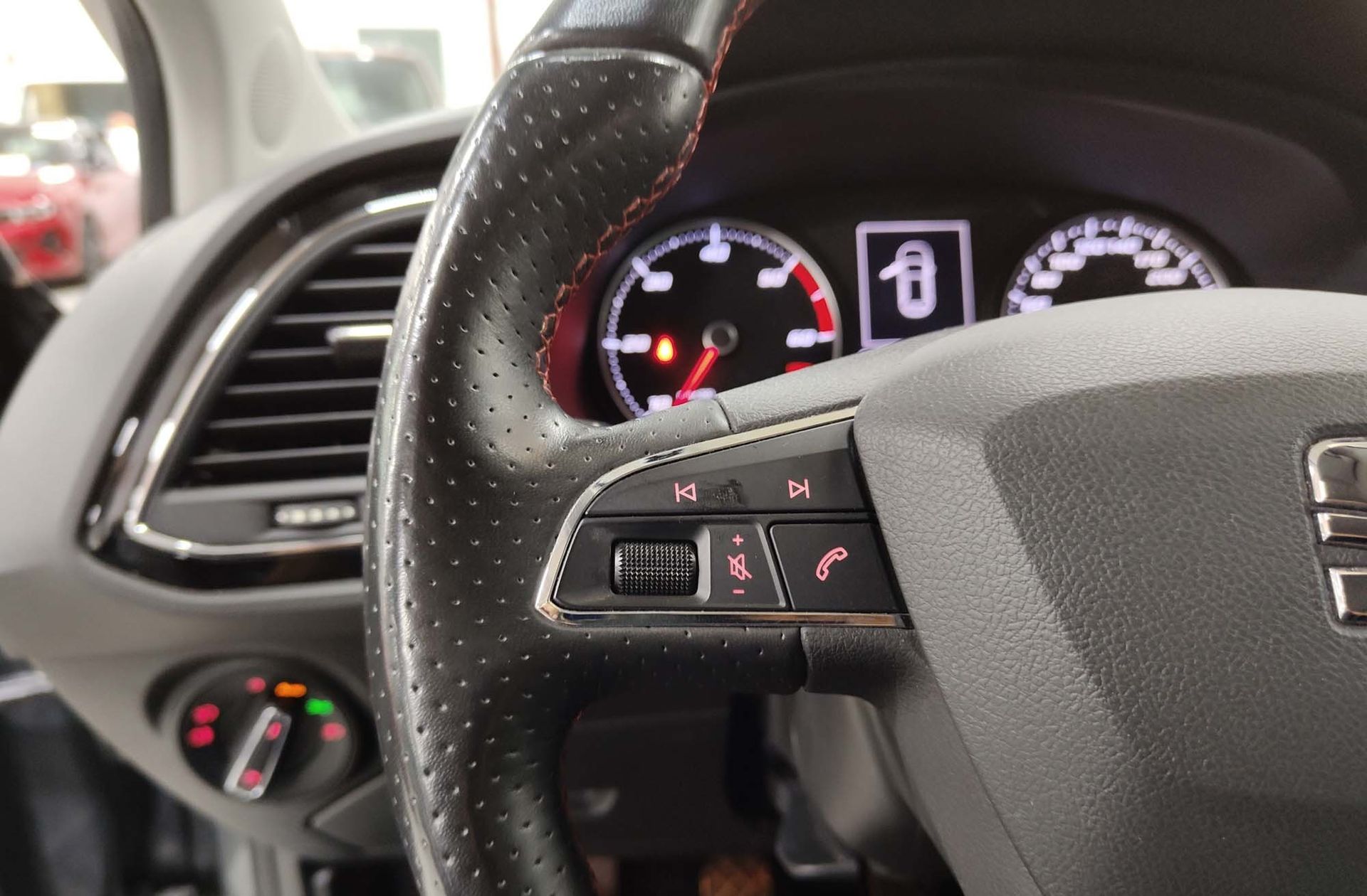SEAT León ST 2.0 TDI FR - foto 25