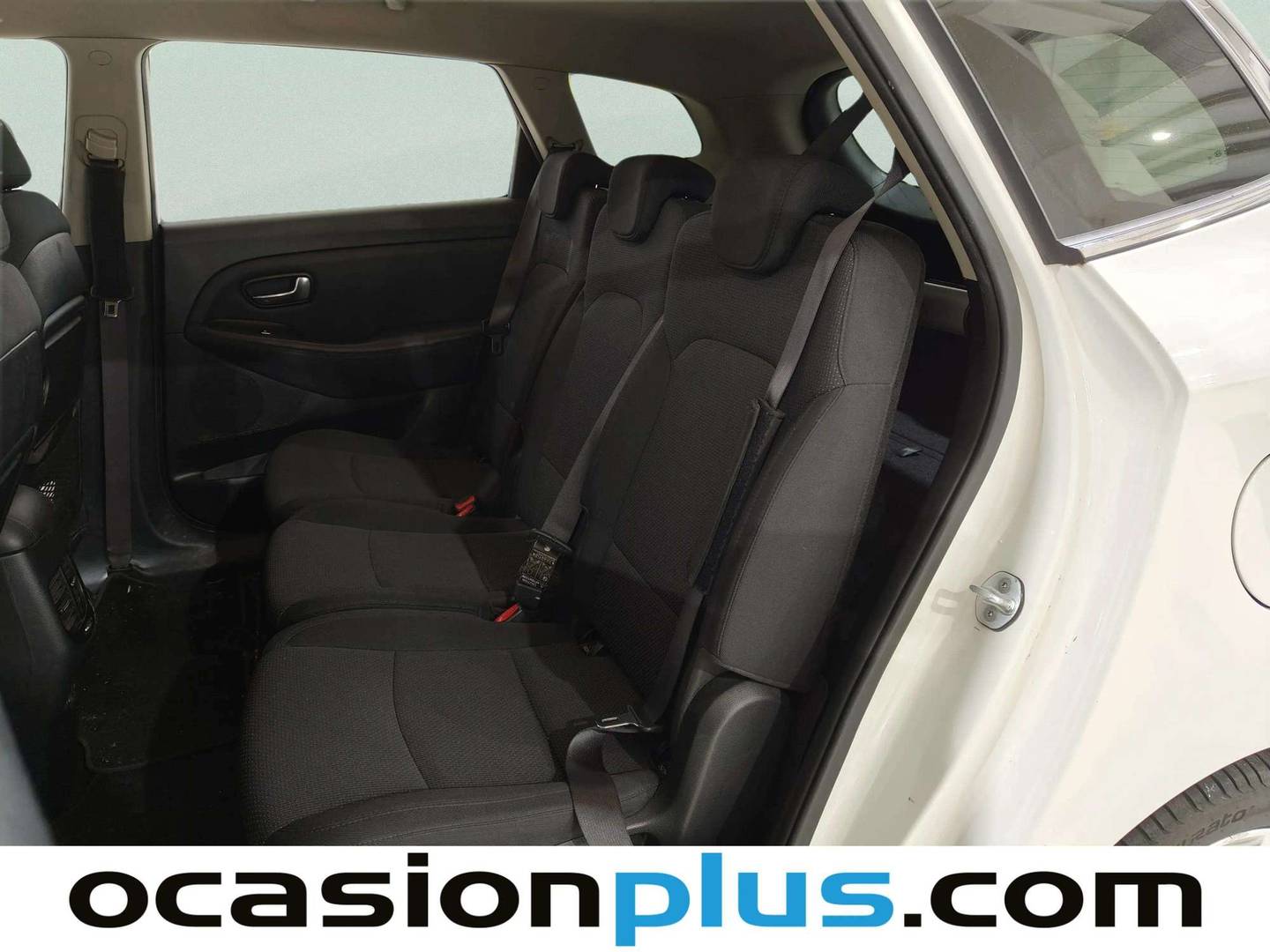 Foto asientos delanteros KIA Carens Kia Carens 1.7 CRDi VGT UEFA Euro2016 Eco-Dynamics (141 CV)