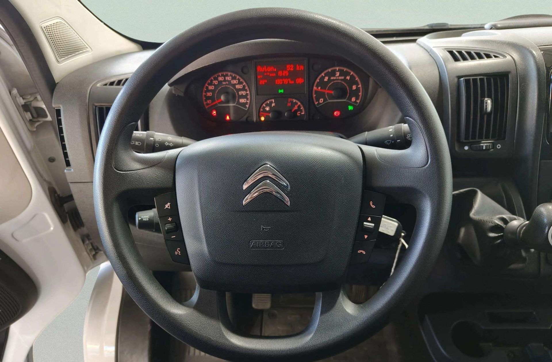 Citroën Jumper Furgon BlueHDi 140 35 L3H3 - foto 15