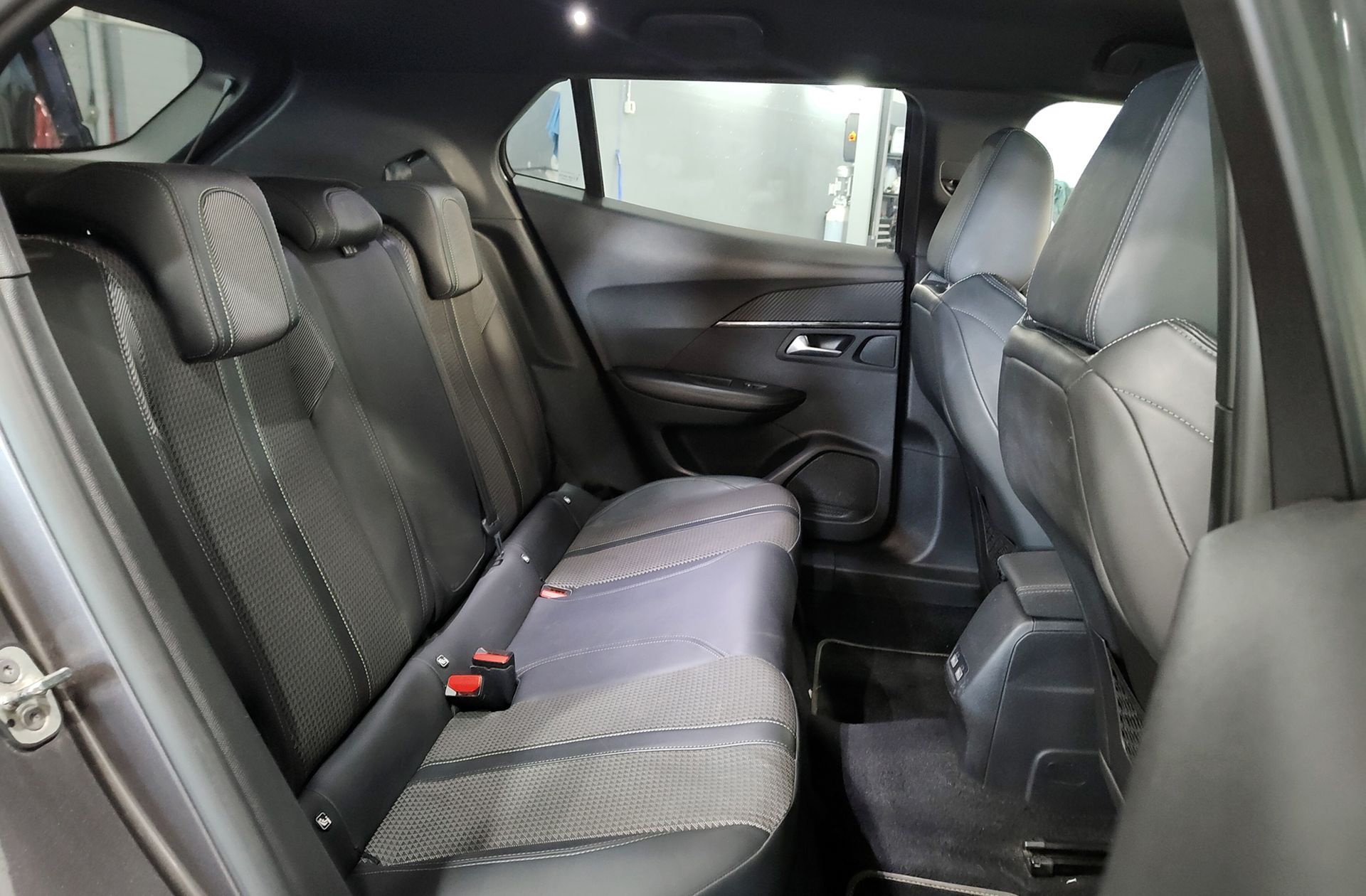 Peugeot 2008 PureTech 130 GT - foto 17