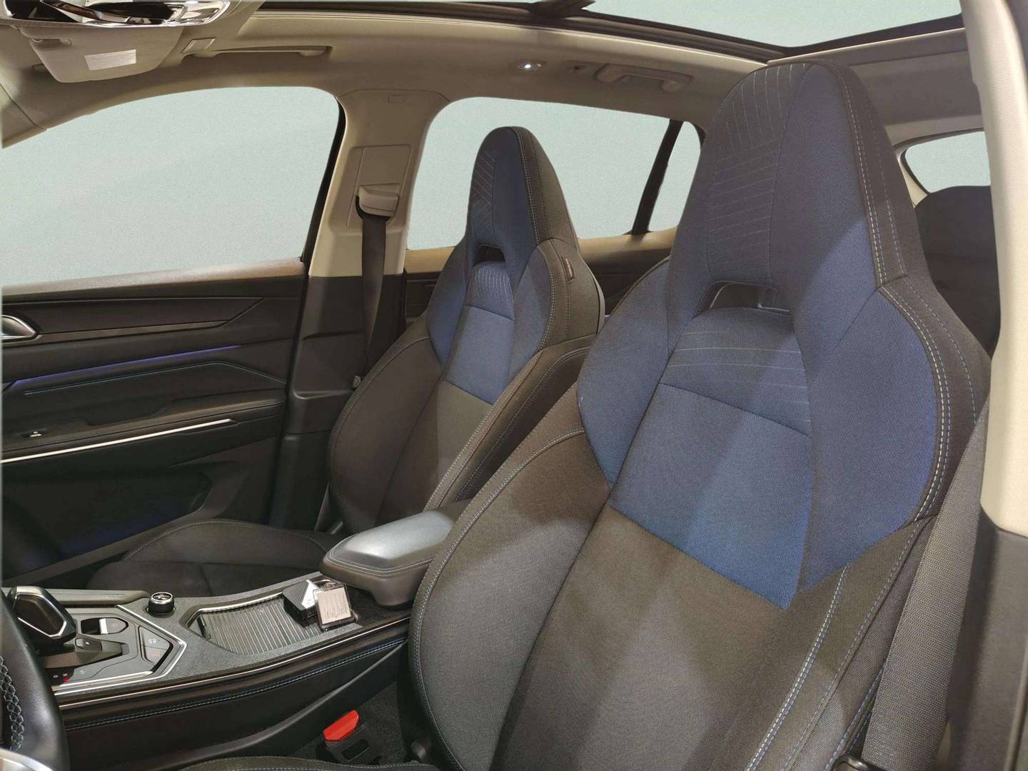 Equipamiento del Lynk & Co 01 Lynk & Co 01 1.5 PHEV (261 CV)