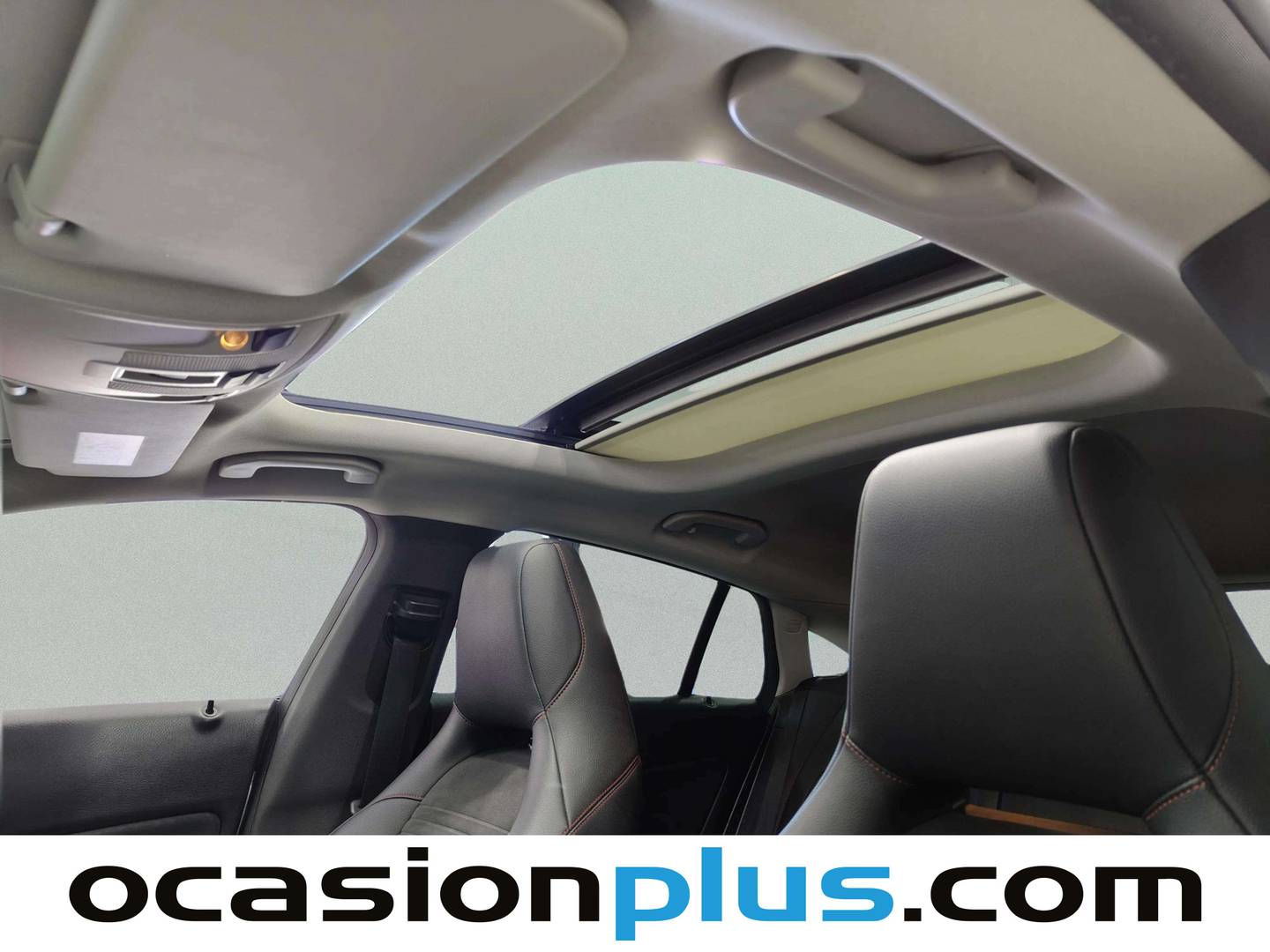 Equipamiento del Mercedes CLA Mercedes CLA Shooting Brake 200 (163 CV)