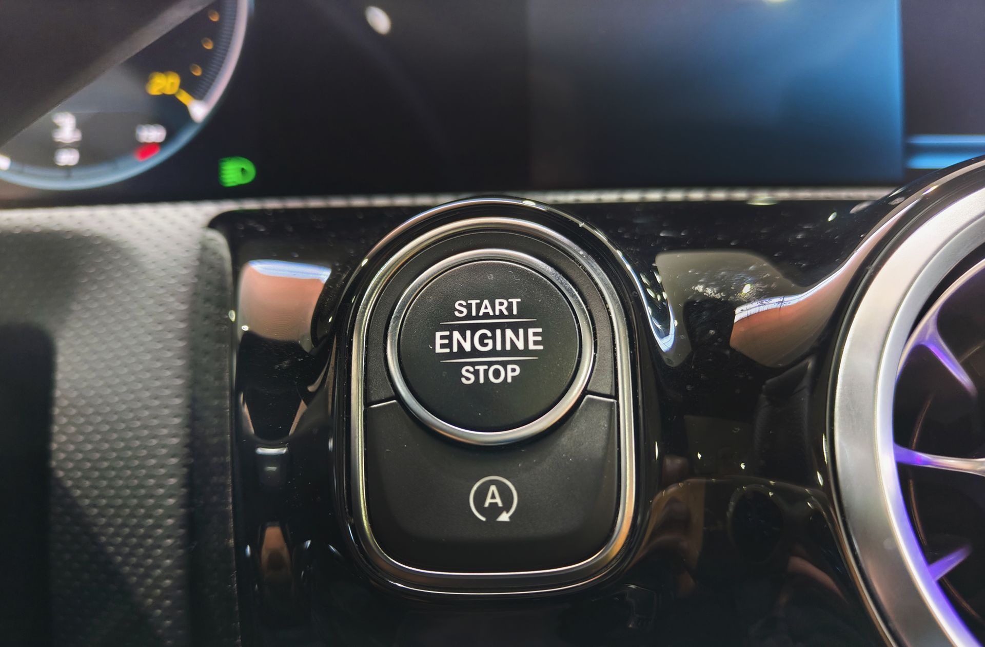 Mercedes-Benz CLA 180 Pack AMG - foto 34